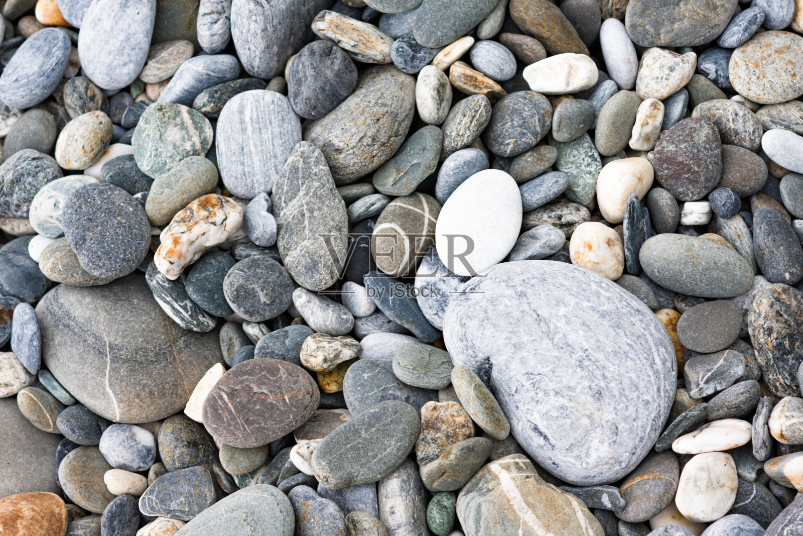 石头，鹅卵石，沙滩上不同材质的鹅卵石照片摄影图片