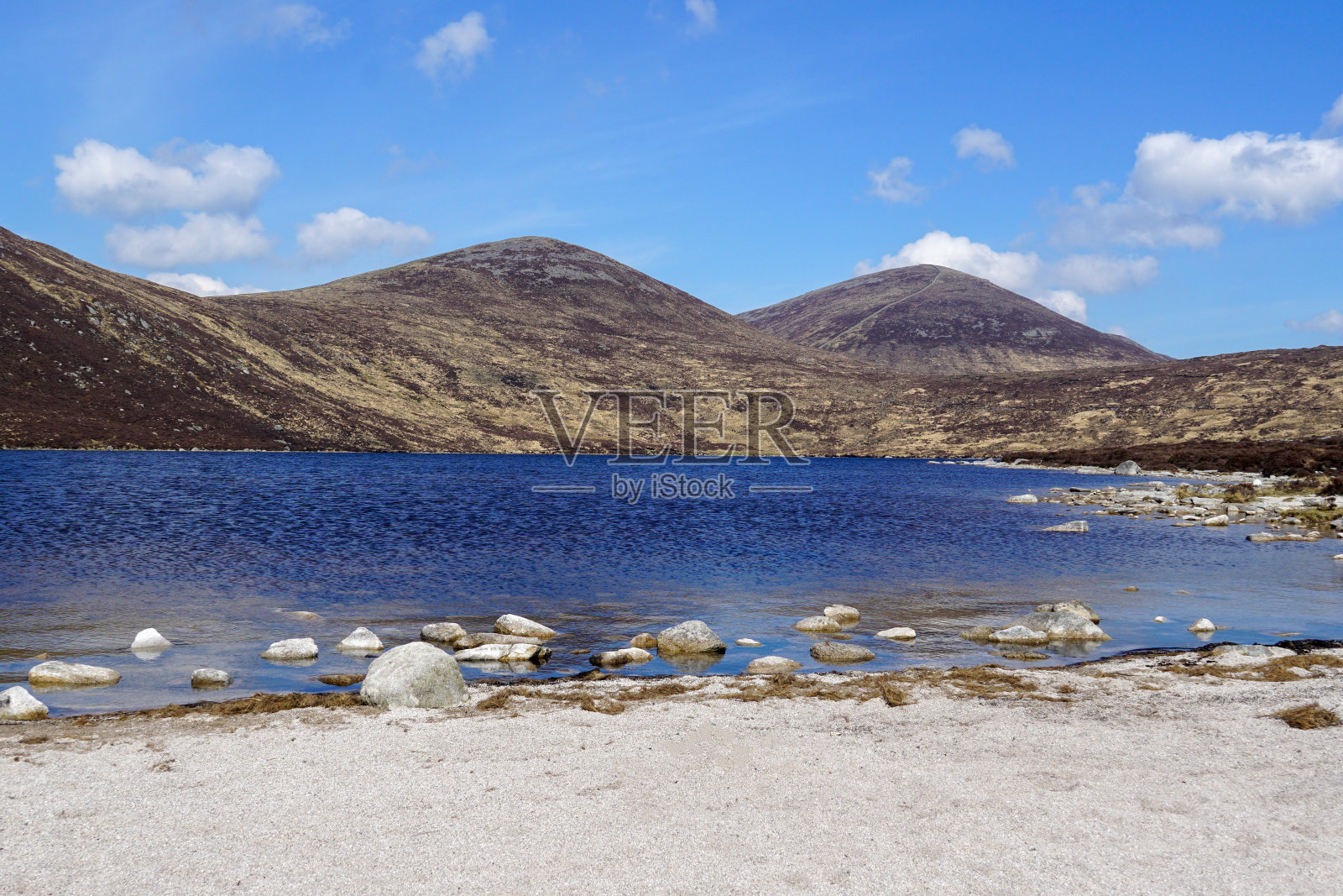 香纳湖，位于北爱尔兰唐郡的莫恩山脉中部照片摄影图片