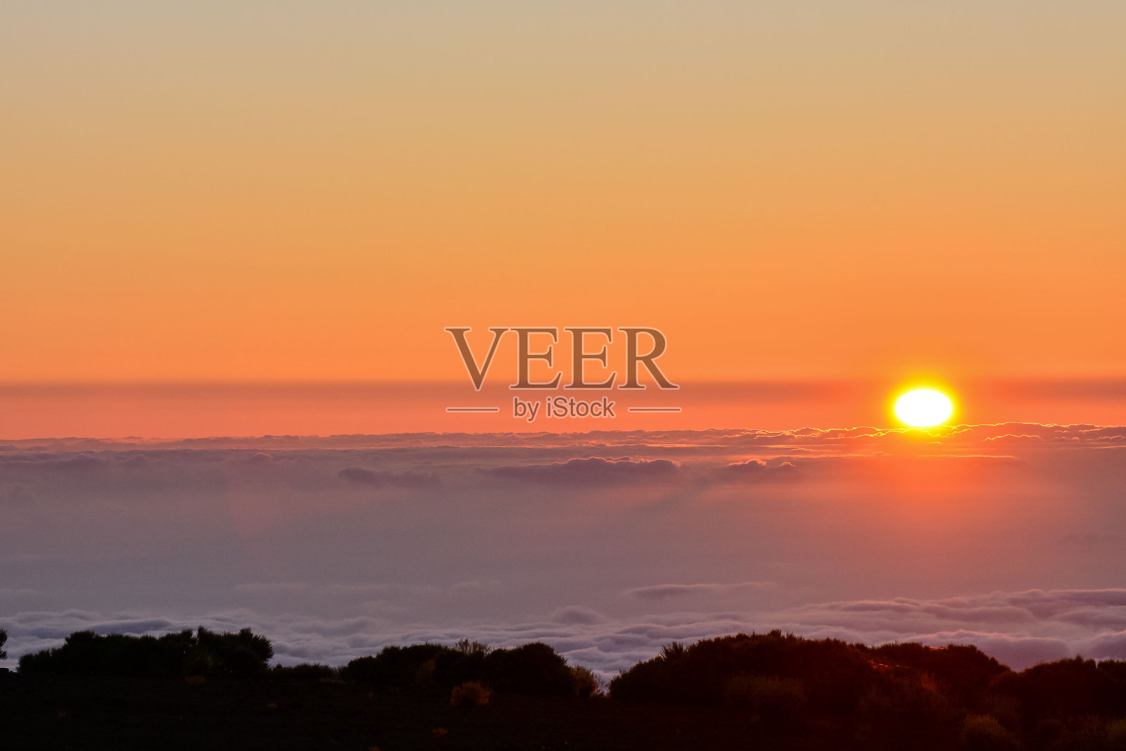 戏剧性的多云苏塞特景观沙漠照片摄影图片