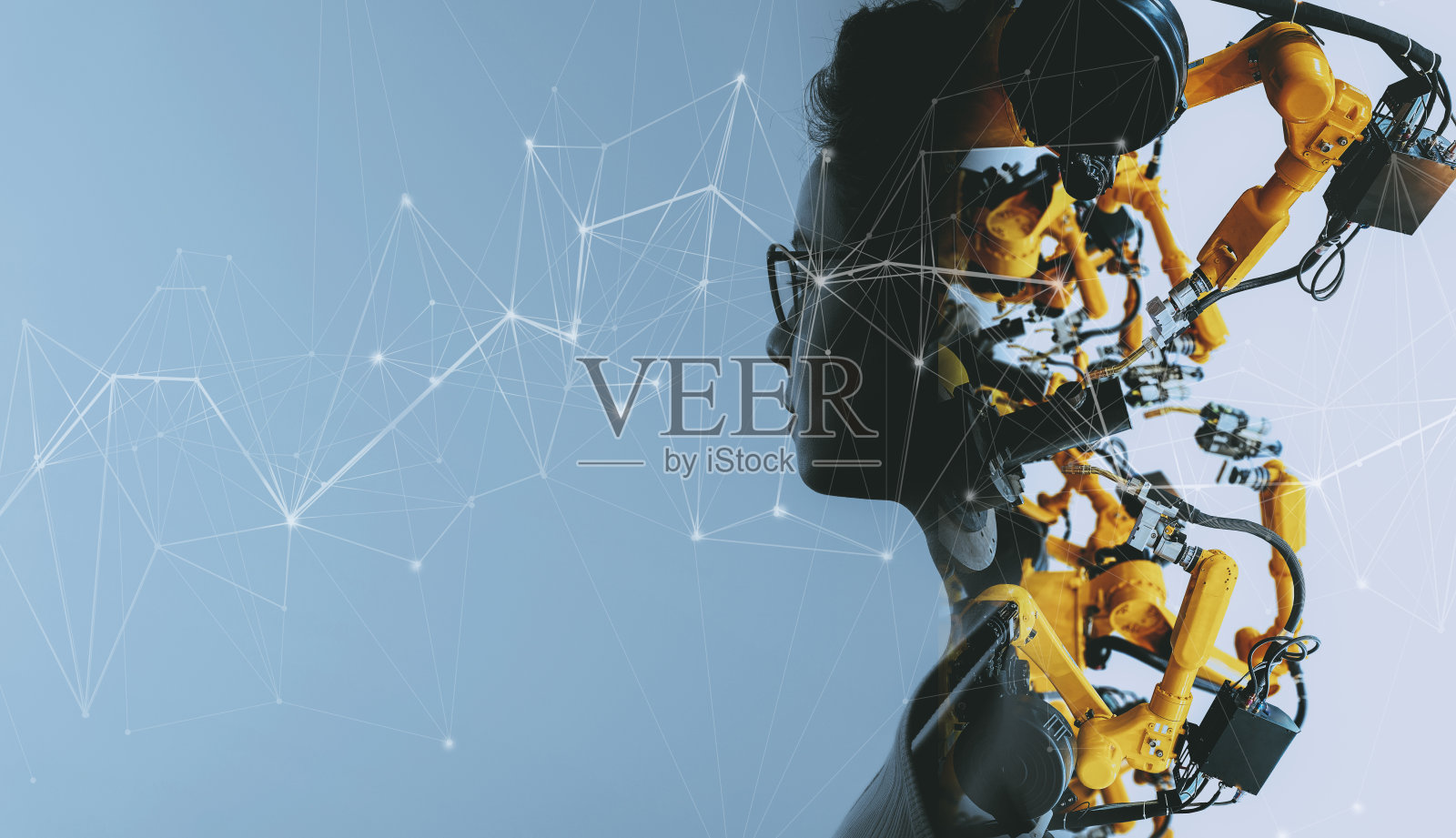 双曝光工厂女工业经理工程师看着自动化机器人手臂机在工厂工业上的实时监控系统软件。照片摄影图片