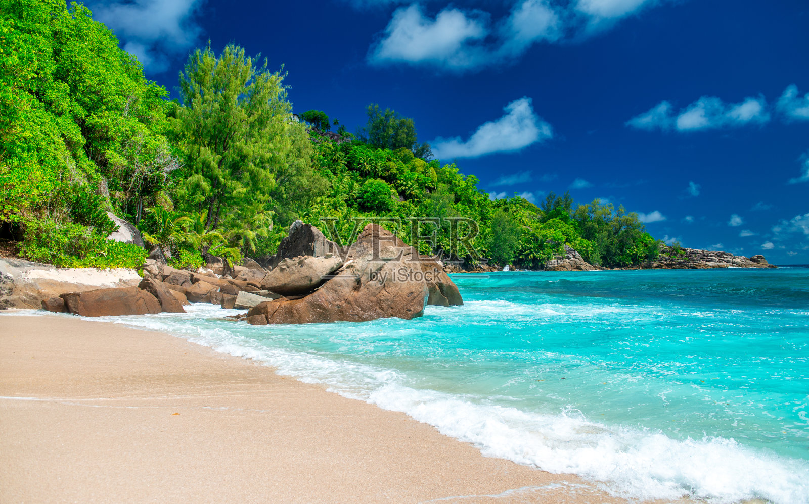 塞舌尔马埃的安斯监护海滩。照片摄影图片