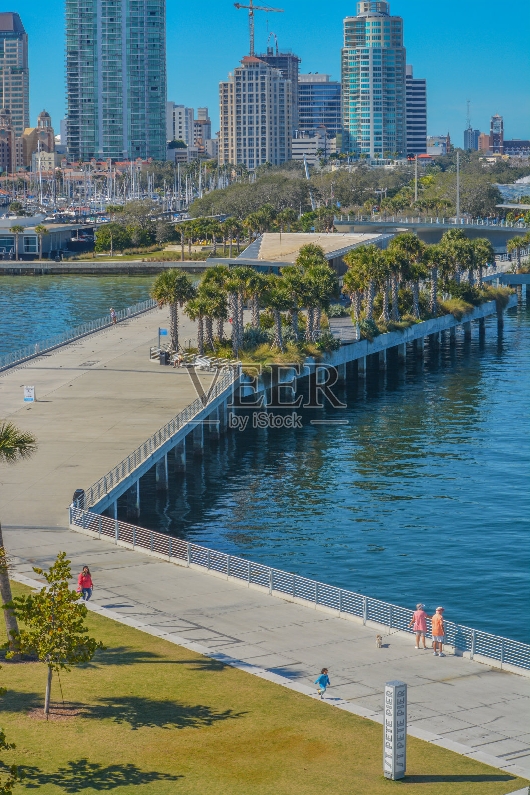 佛罗里达州圣彼得堡坦帕湾的新圣彼得码头照片摄影图片