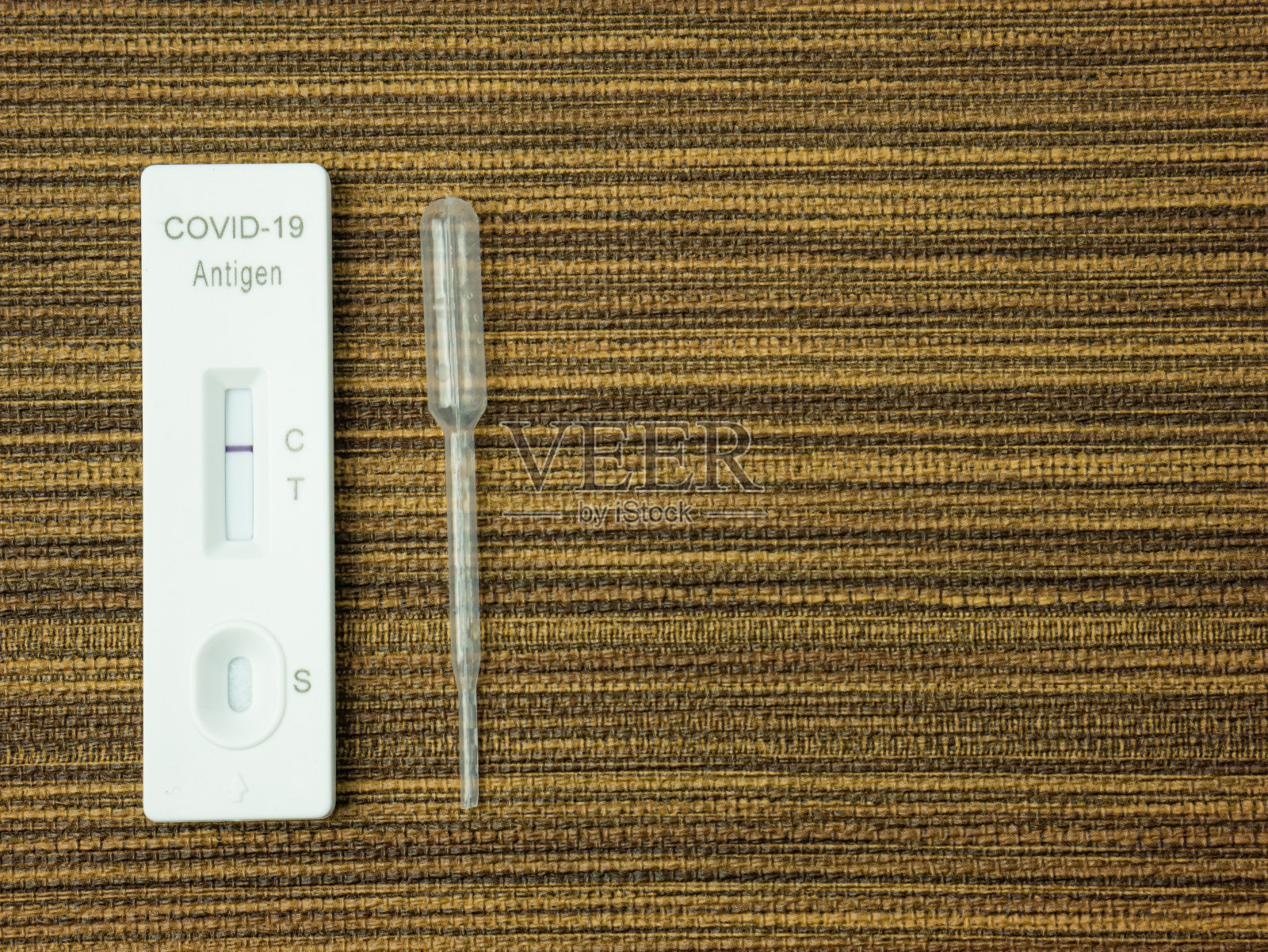 用于测试冠状病毒俯视图图像的抗原检测试剂盒照片摄影图片