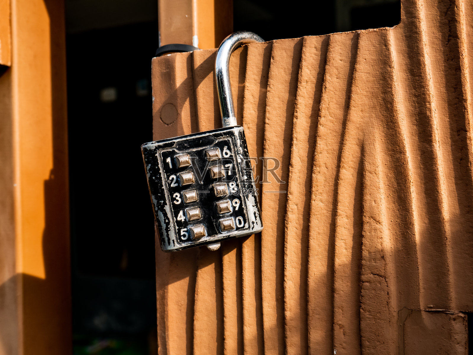 10位数字密码锁，用于门锁照片摄影图片