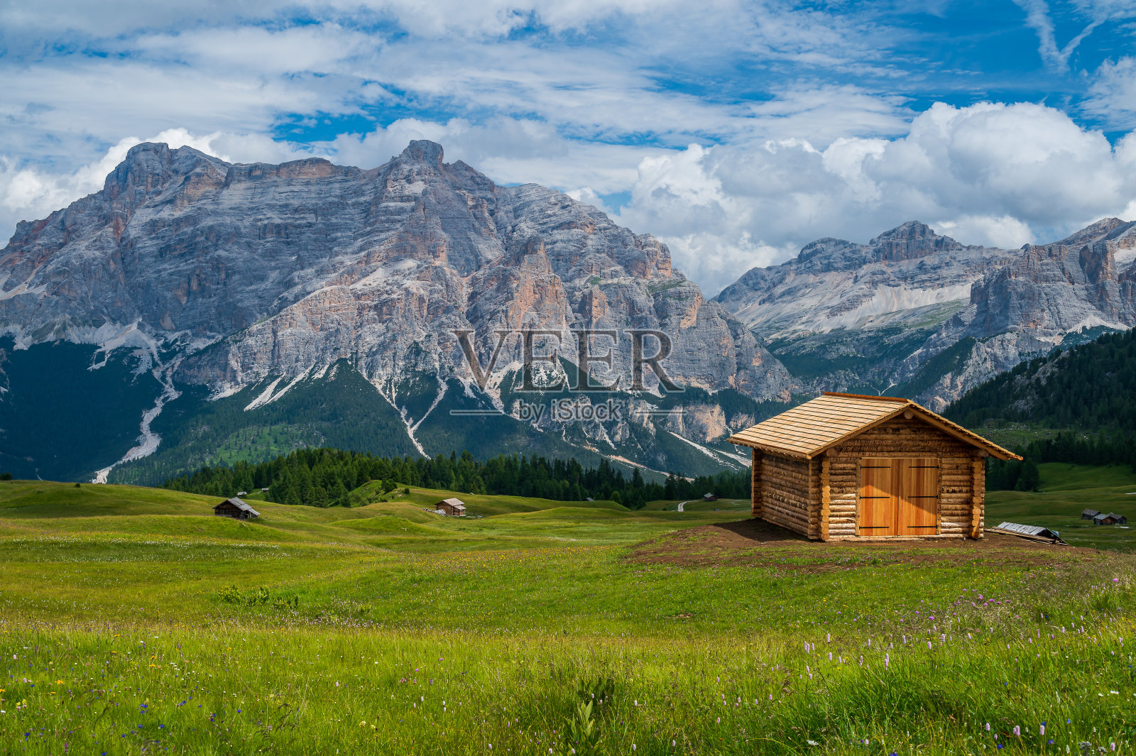 在白云岩的普拉隆吉亚高原照片摄影图片