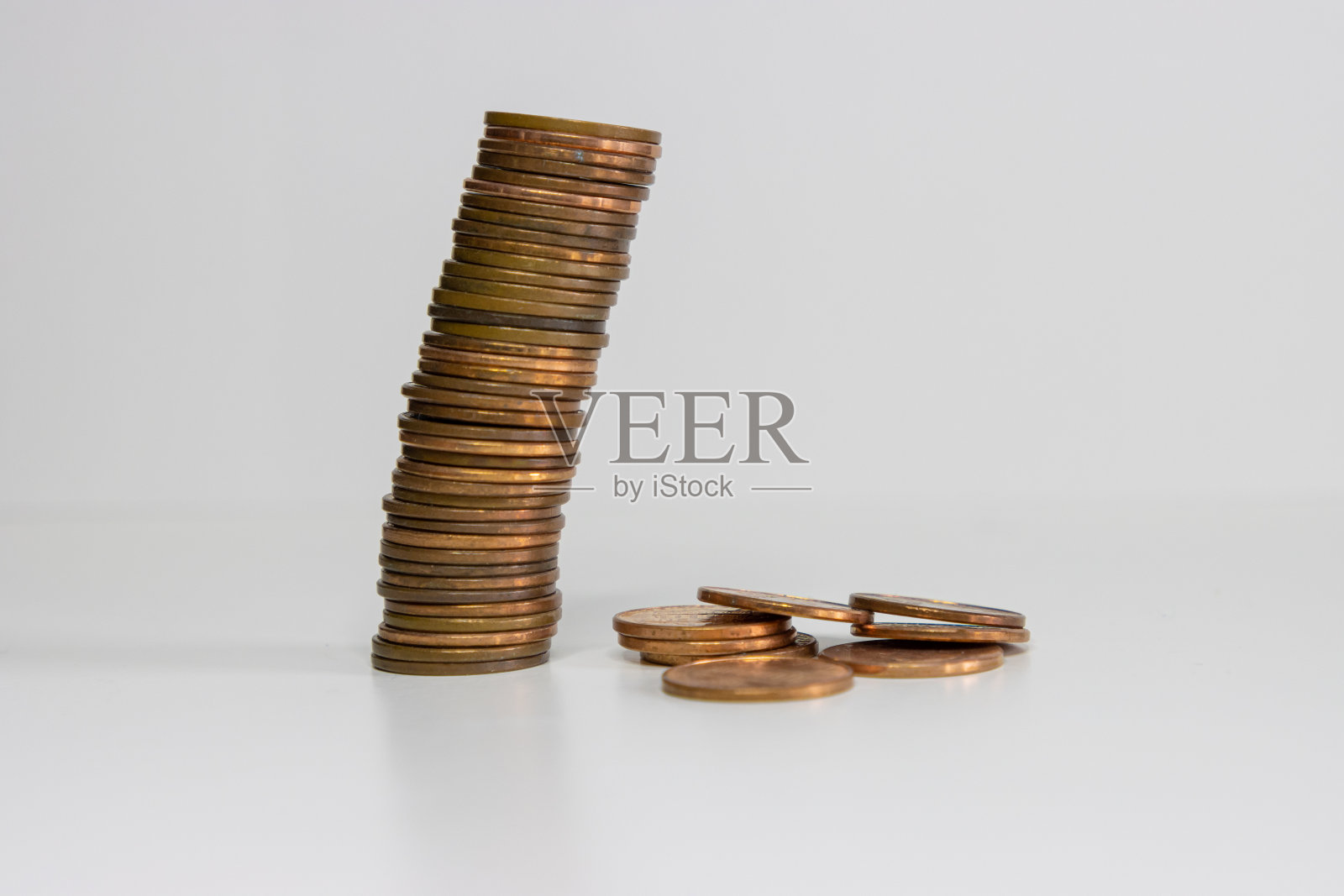 坍塌的硬币堆照片摄影图片