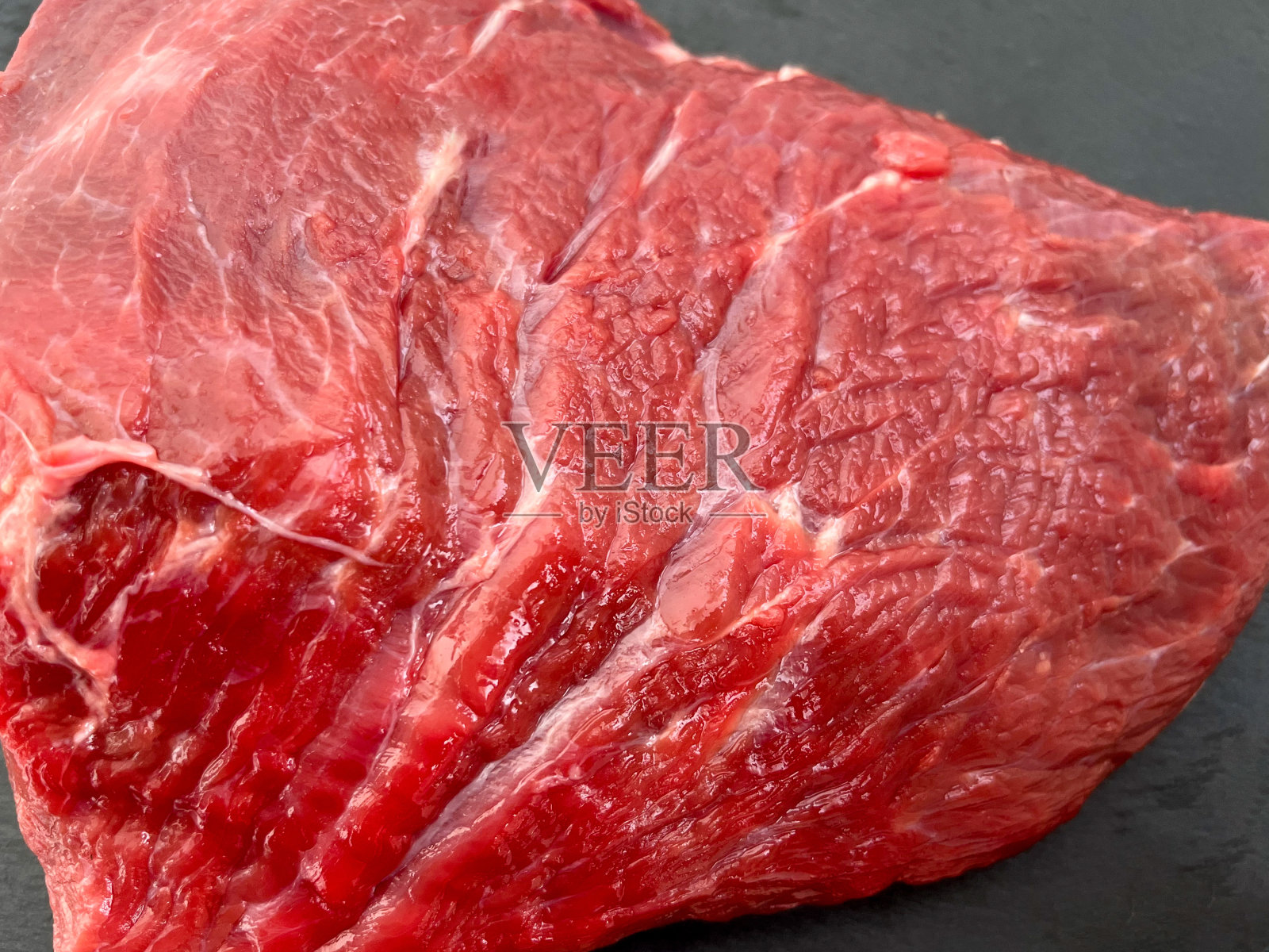 美味的生红牛肉臀部部分照片摄影图片