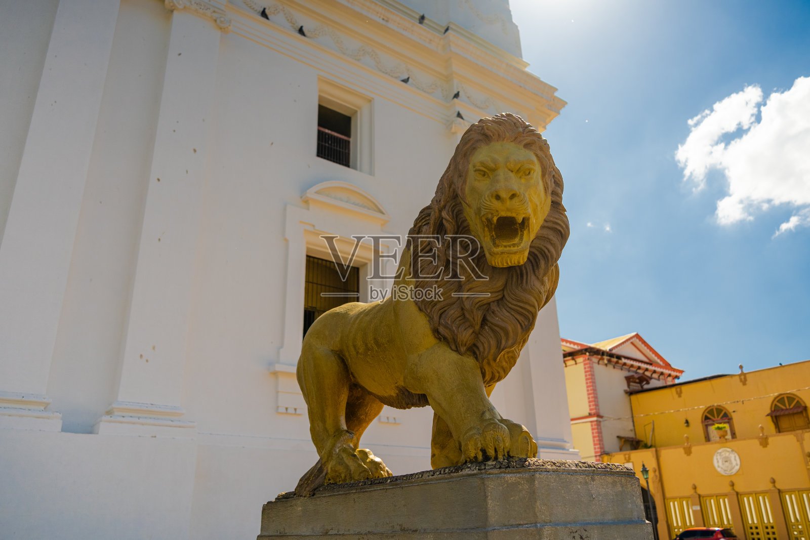 狮子雕塑，尼加拉瓜莱昂照片摄影图片