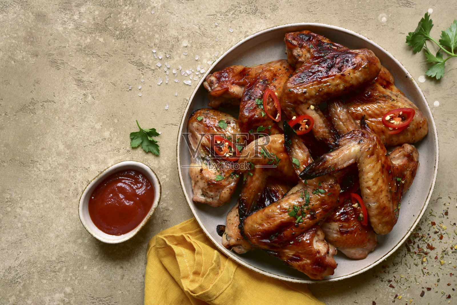 烤辣鸡翅照片摄影图片