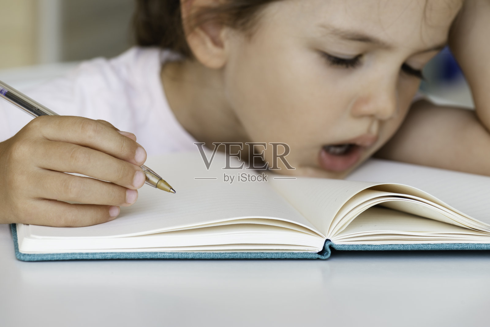 在学校很无聊照片摄影图片