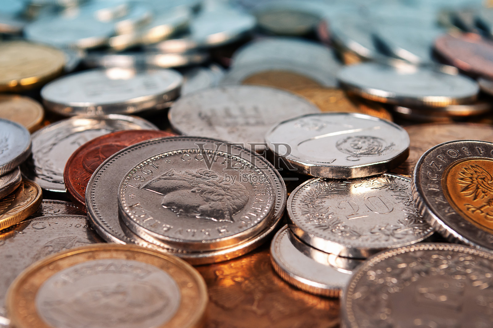 不同国家的硬币特写。金融和银行概念背景照片摄影图片