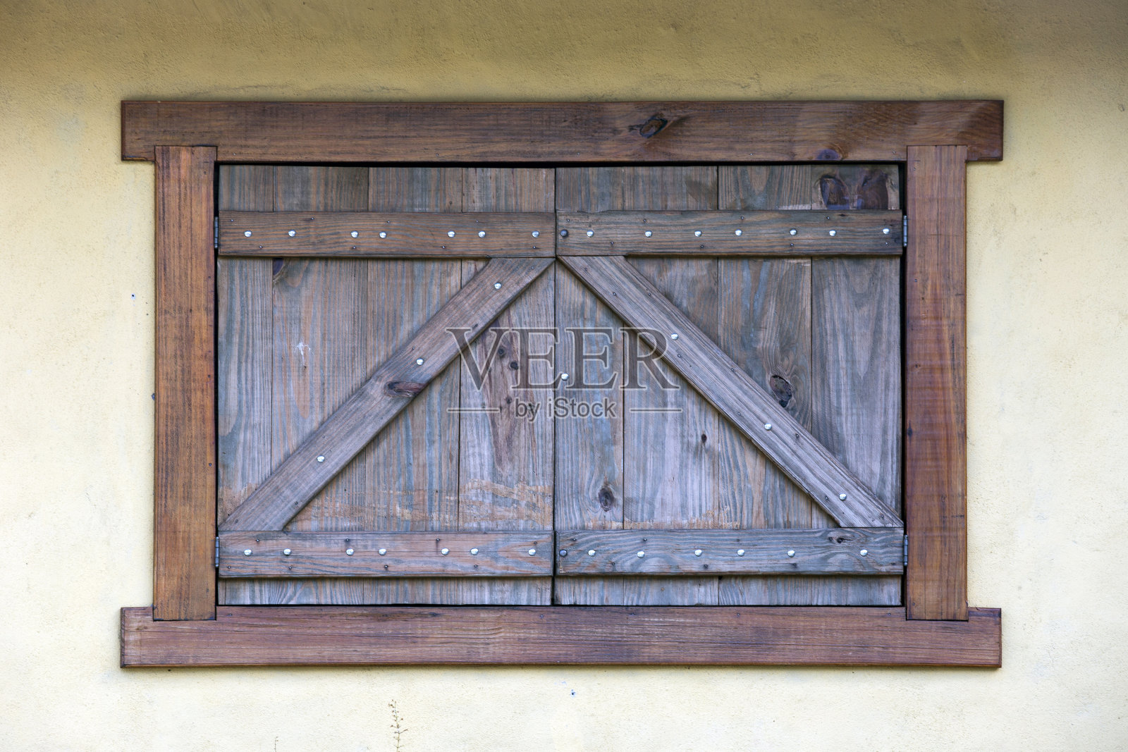 乡村风格的木窗照片摄影图片