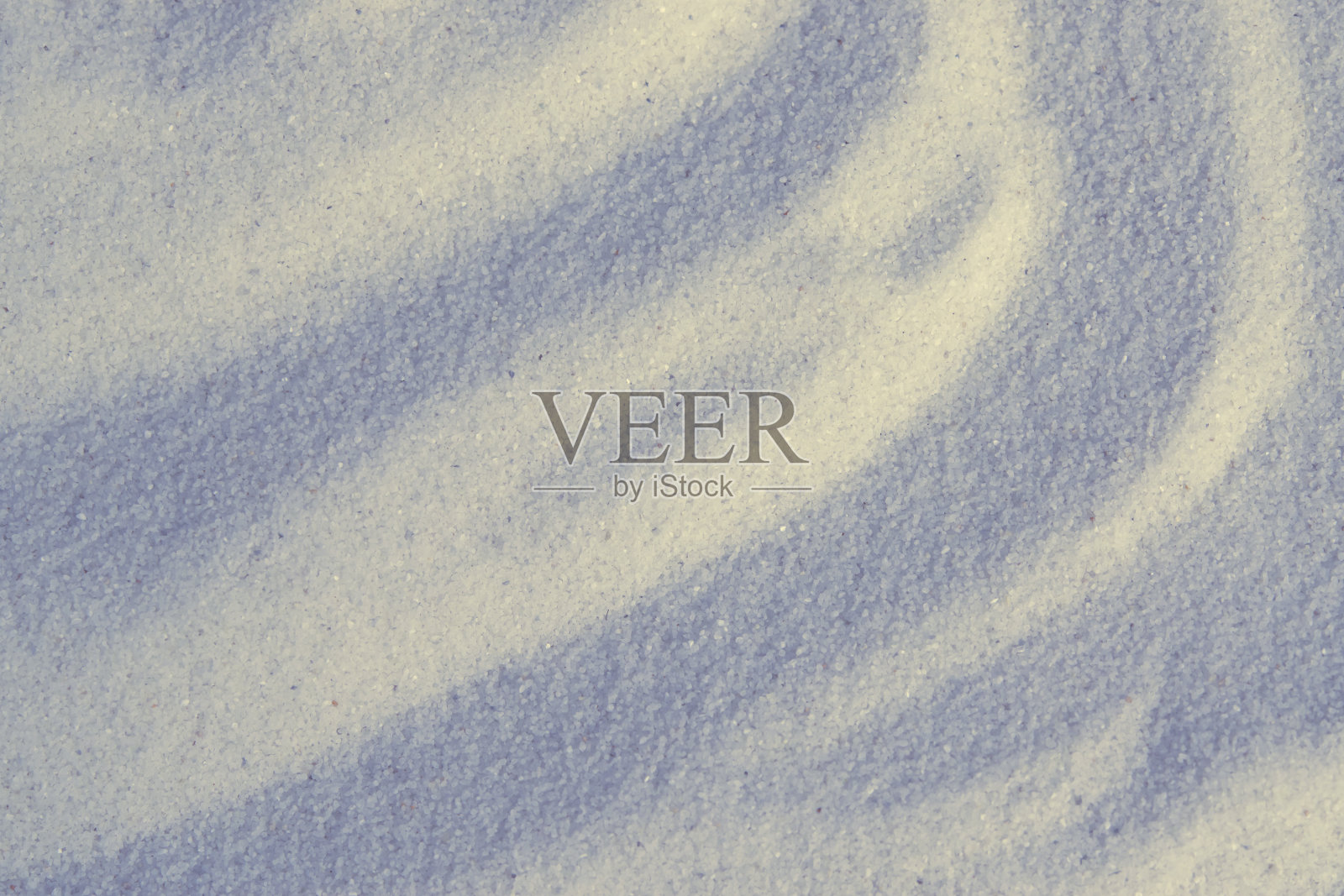 抽象表面壁纸的条纹蓝白曲线效果在沙滩为背景。照片摄影图片