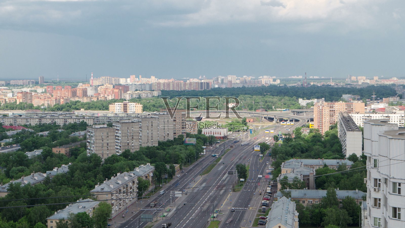 莫斯科雅罗斯拉夫尔高速公路高架公路上的交通时间间隔照片摄影图片