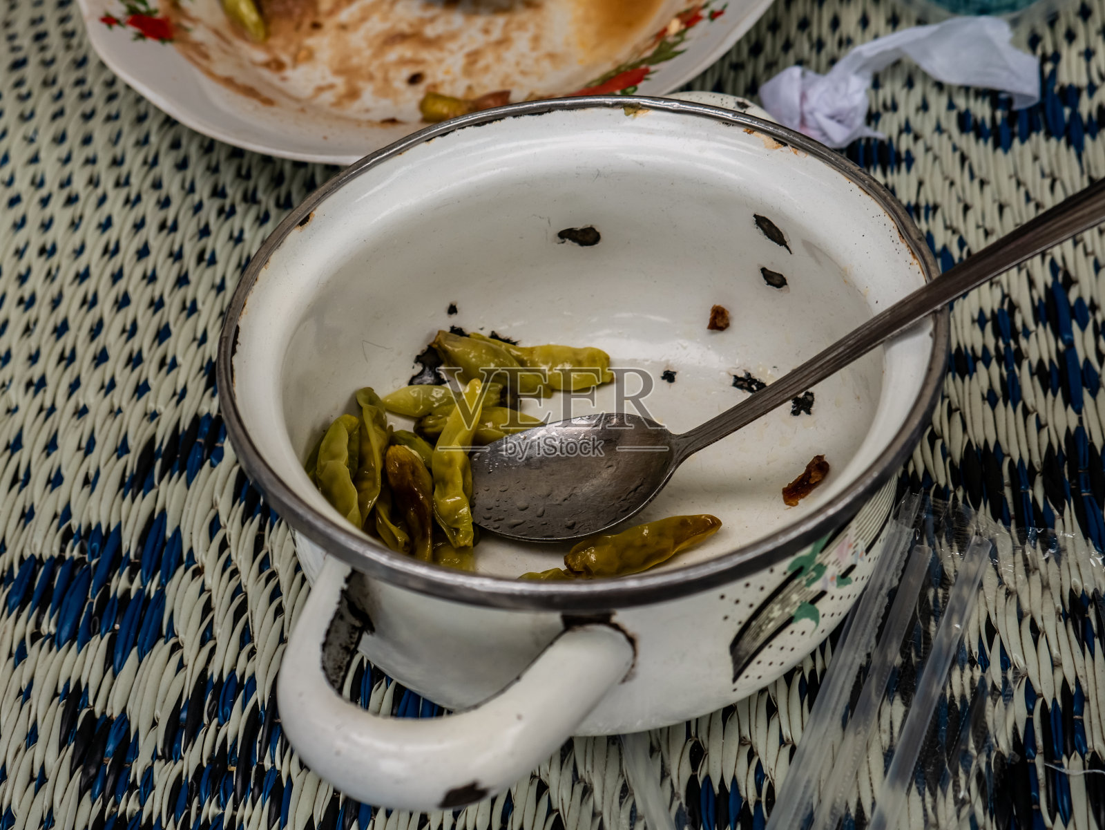 在碗里蒸辣椒照片摄影图片