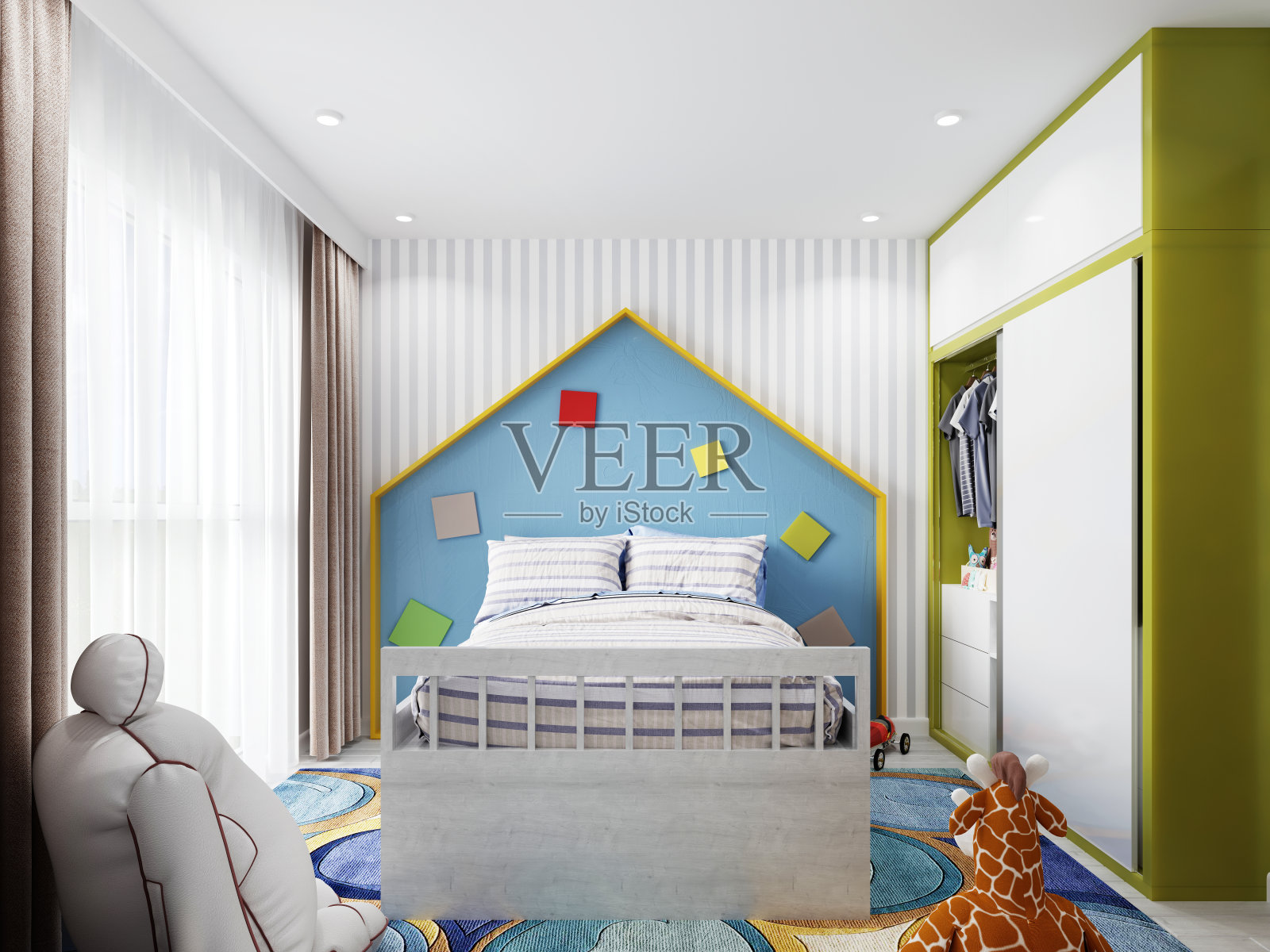 白色和蓝色的育婴室，有一张高床和一个房子形状的床头板和条纹壁纸。照片摄影图片