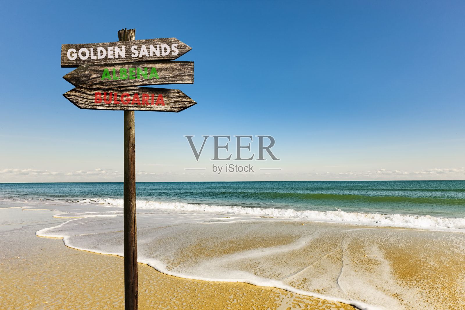 在保加利亚黑海海岸的金沙沙滩上的标志照片摄影图片