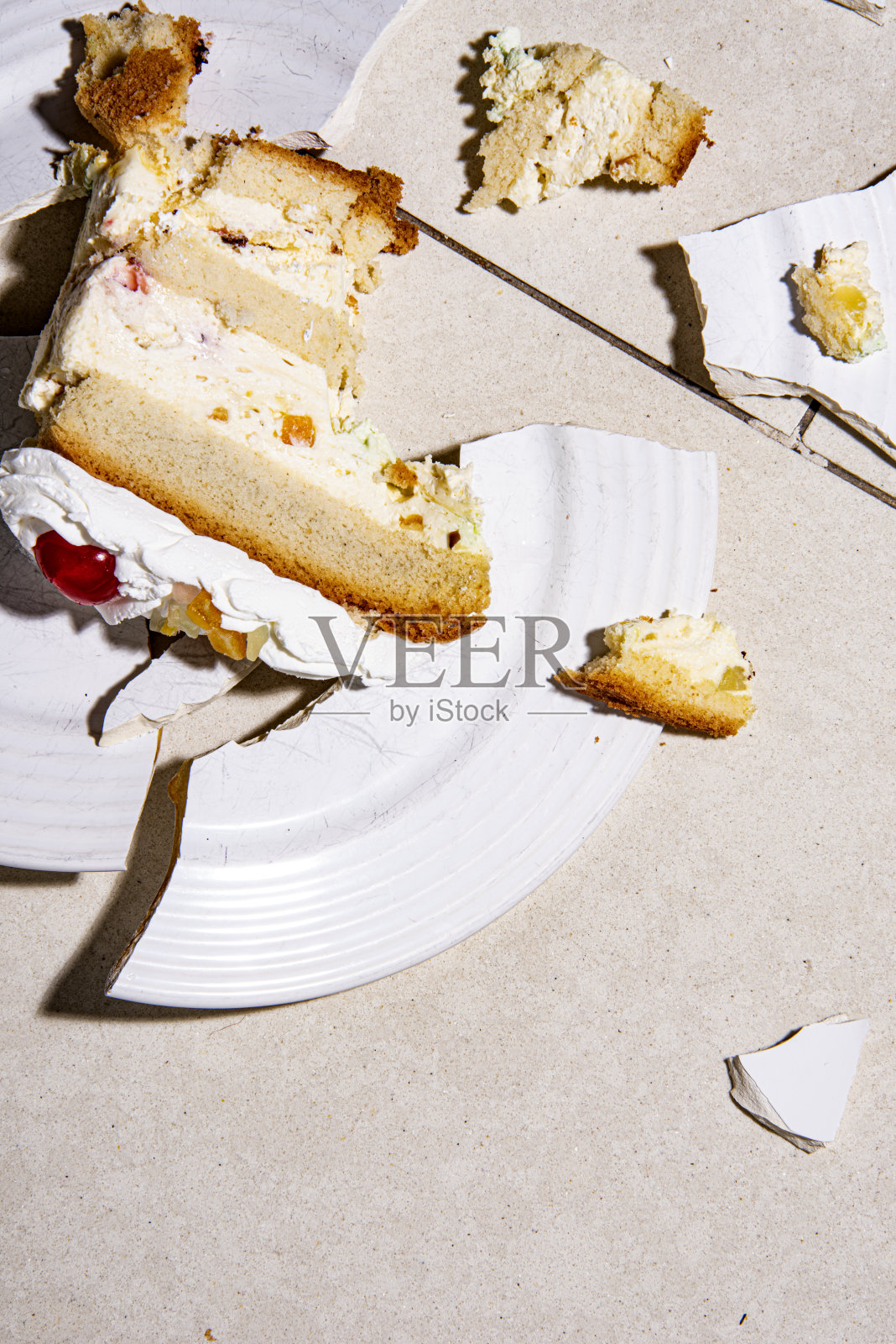 碎蛋糕派对照片摄影图片