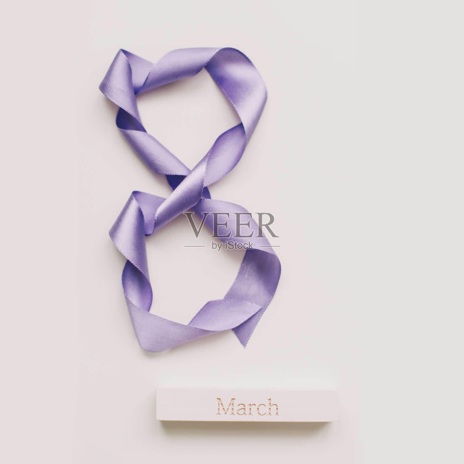 八个紫色的缎带。3月8日贺卡模板。国际妇女节背景、横幅、海报或宣传册照片摄影图片