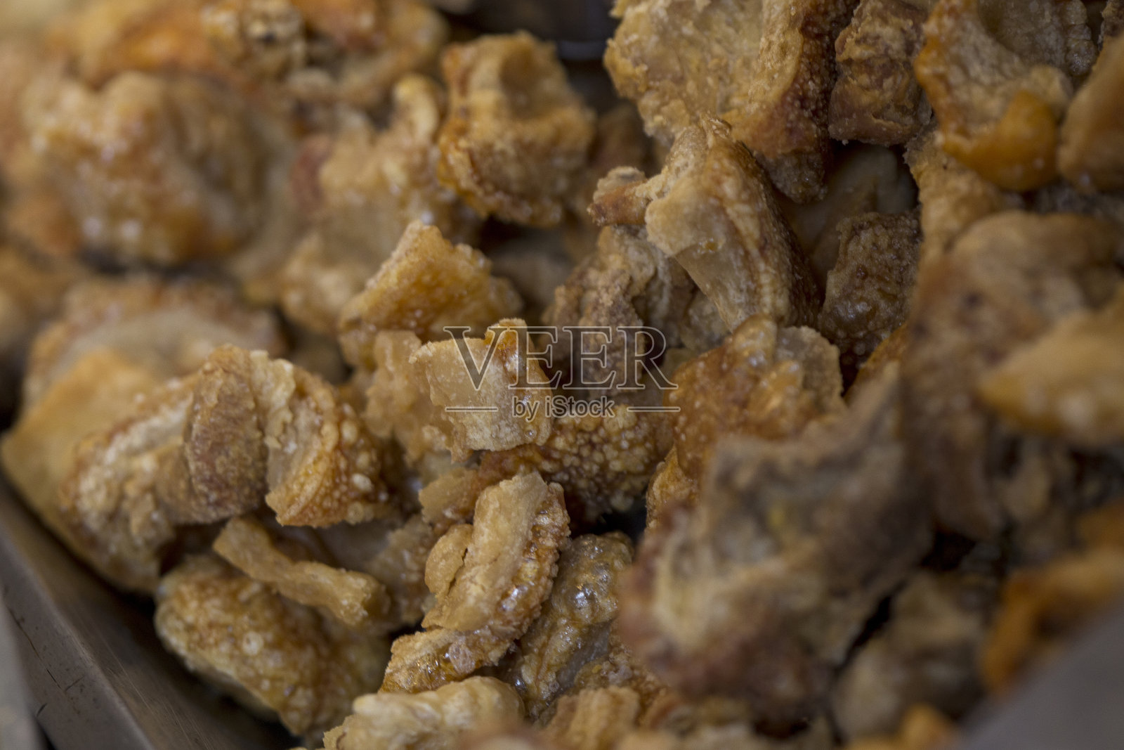 一盘猪皮，葡萄牙语叫Torresmo照片摄影图片