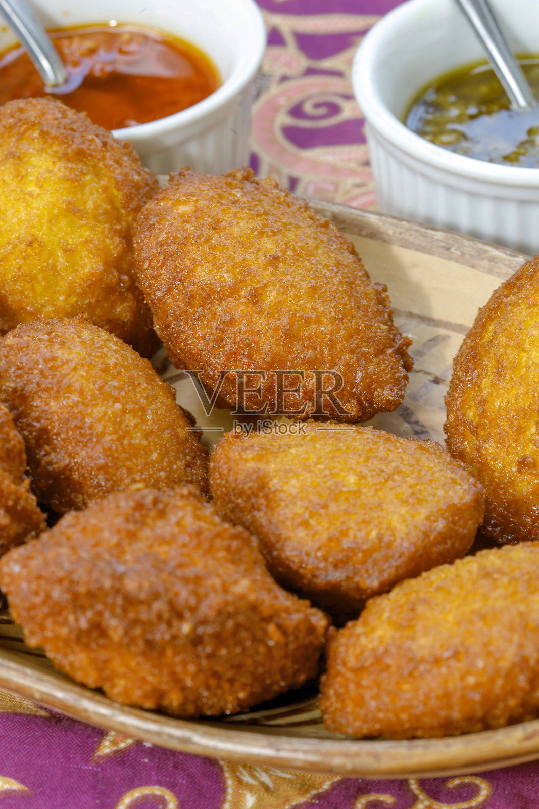 巴西食物:带有典型馅料的仙人掌果照片摄影图片