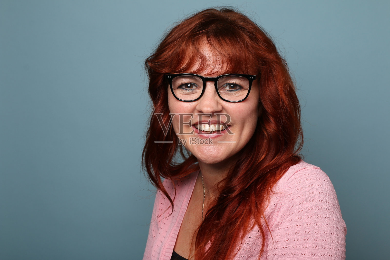 一个美丽的成熟女人的肖像照片摄影图片