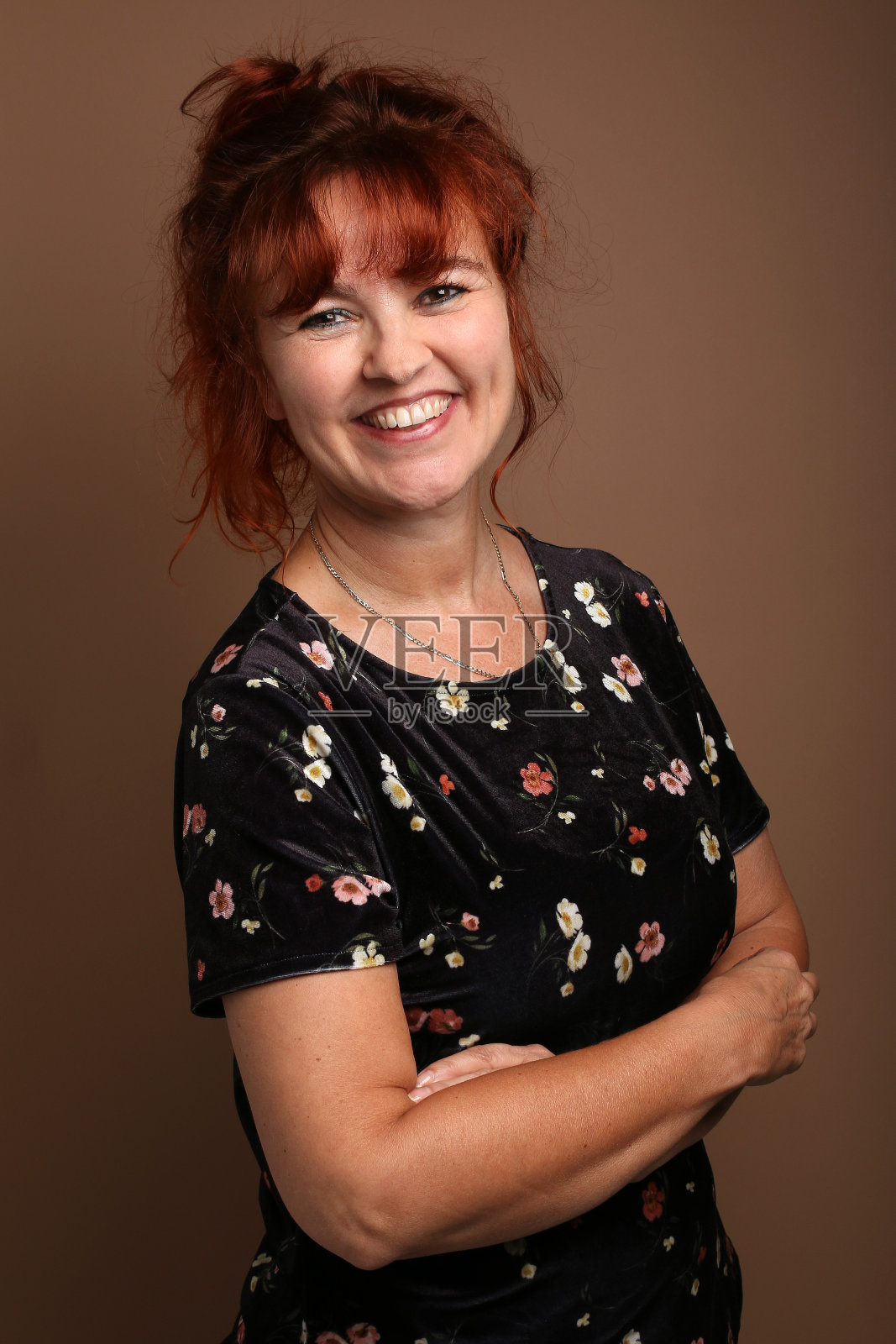 一个美丽的成熟女人的肖像照片摄影图片