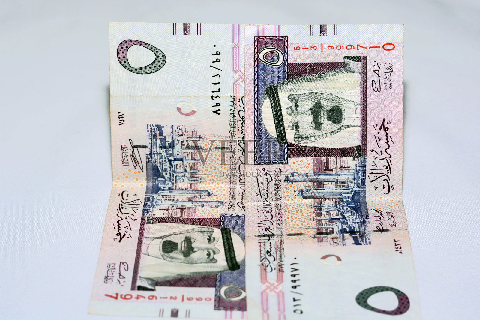 5沙特里亚尔纸币（白色背景，沙特货币）照片摄影图片