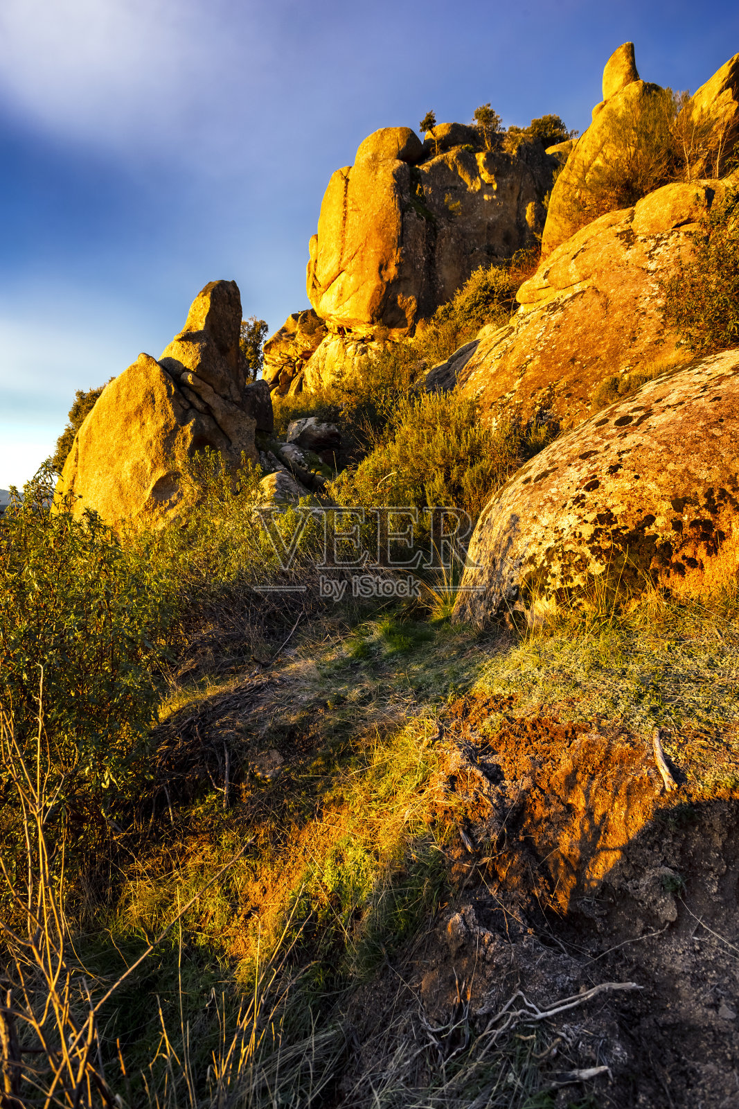 马索路上的花岗岩悬崖。La Pedriza。马德里。照片摄影图片