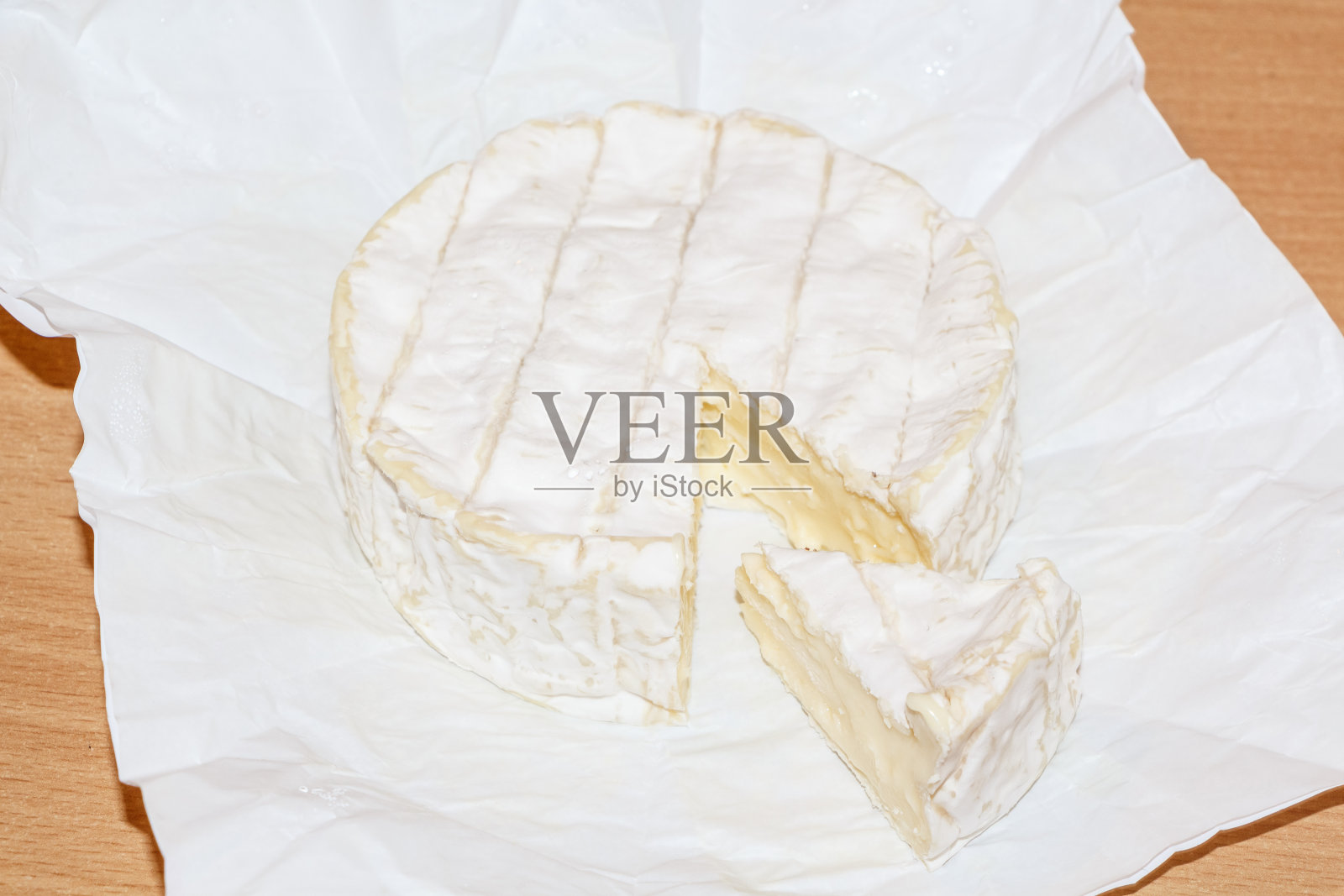 包装纸上的卡门贝尔奶酪照片摄影图片