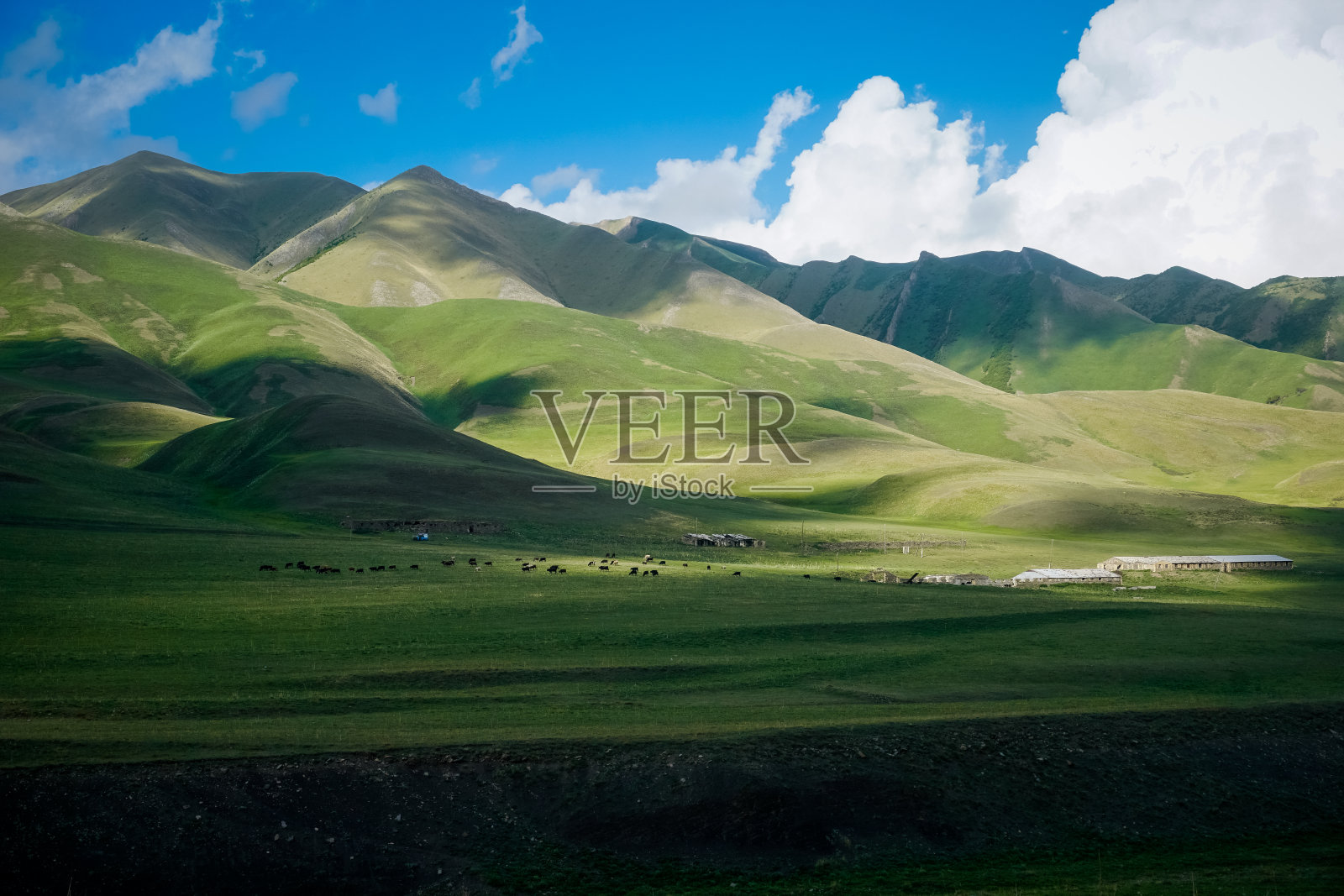 达吉斯坦阿古尔地区风景如画的绿色山脉照片摄影图片