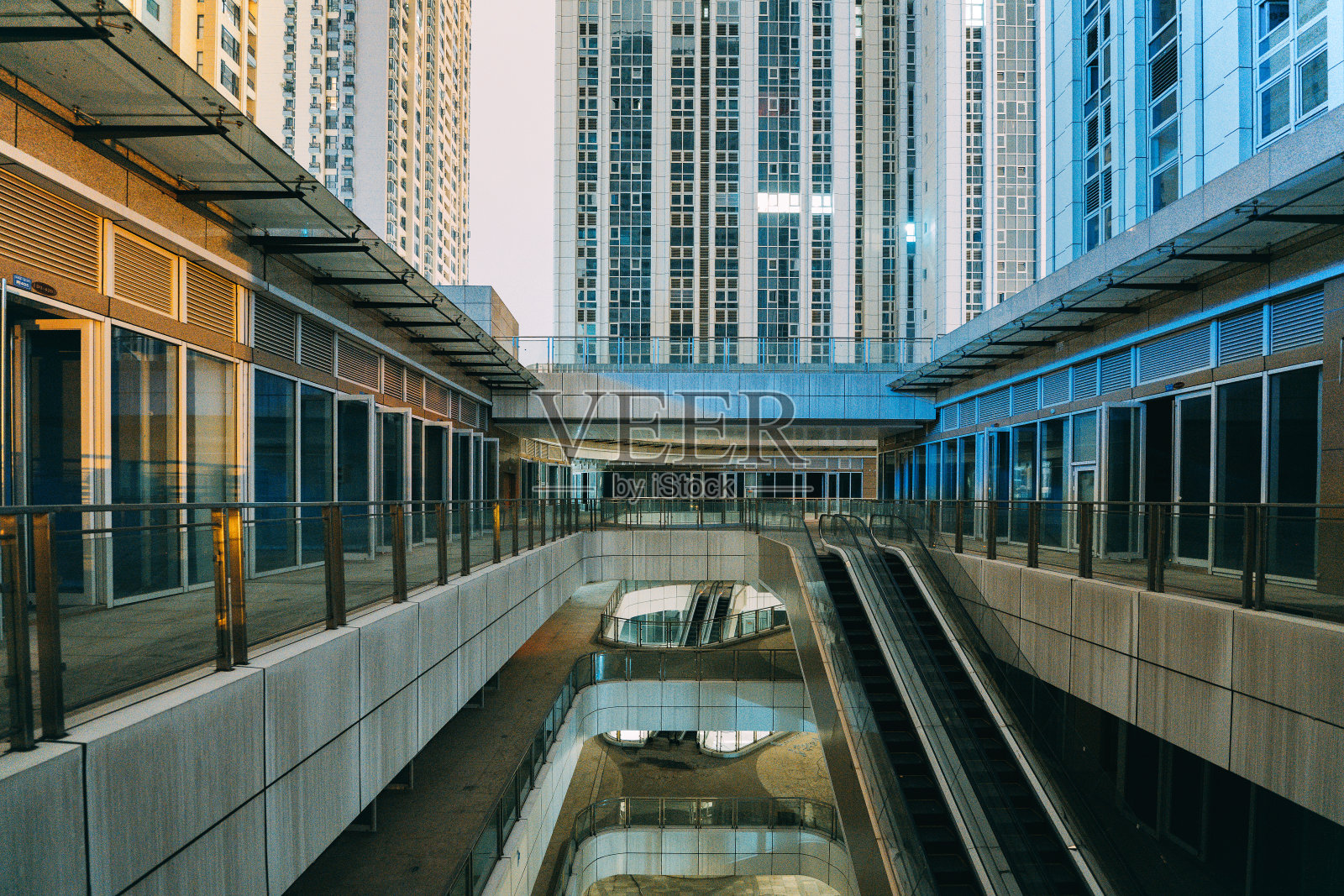 夜晚的成都城市天际线照片摄影图片