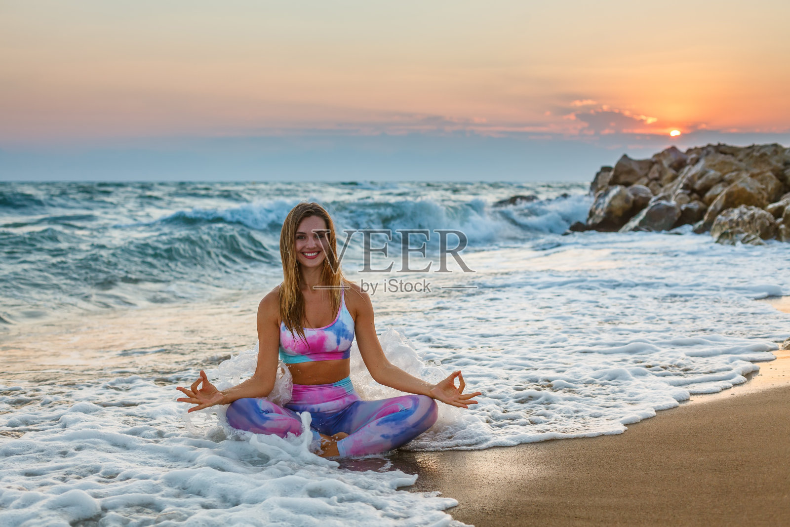 练瑜伽的美女照片摄影图片