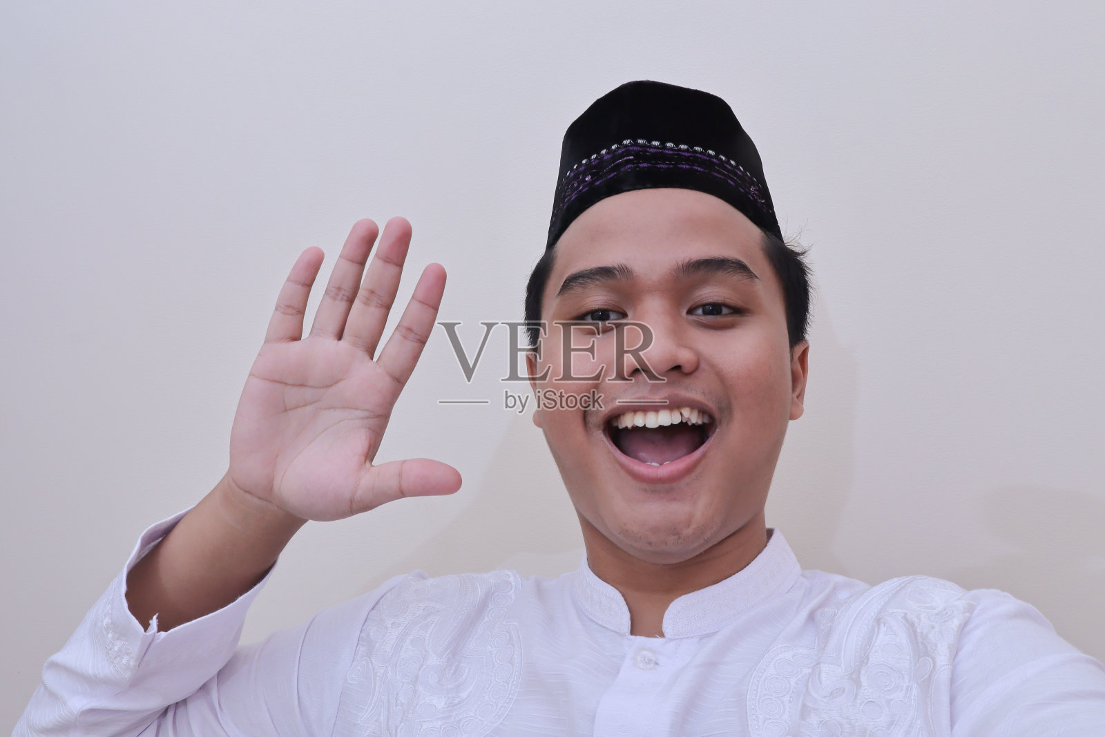 信奉宗教的亚洲人正在自拍或自拍照片摄影图片