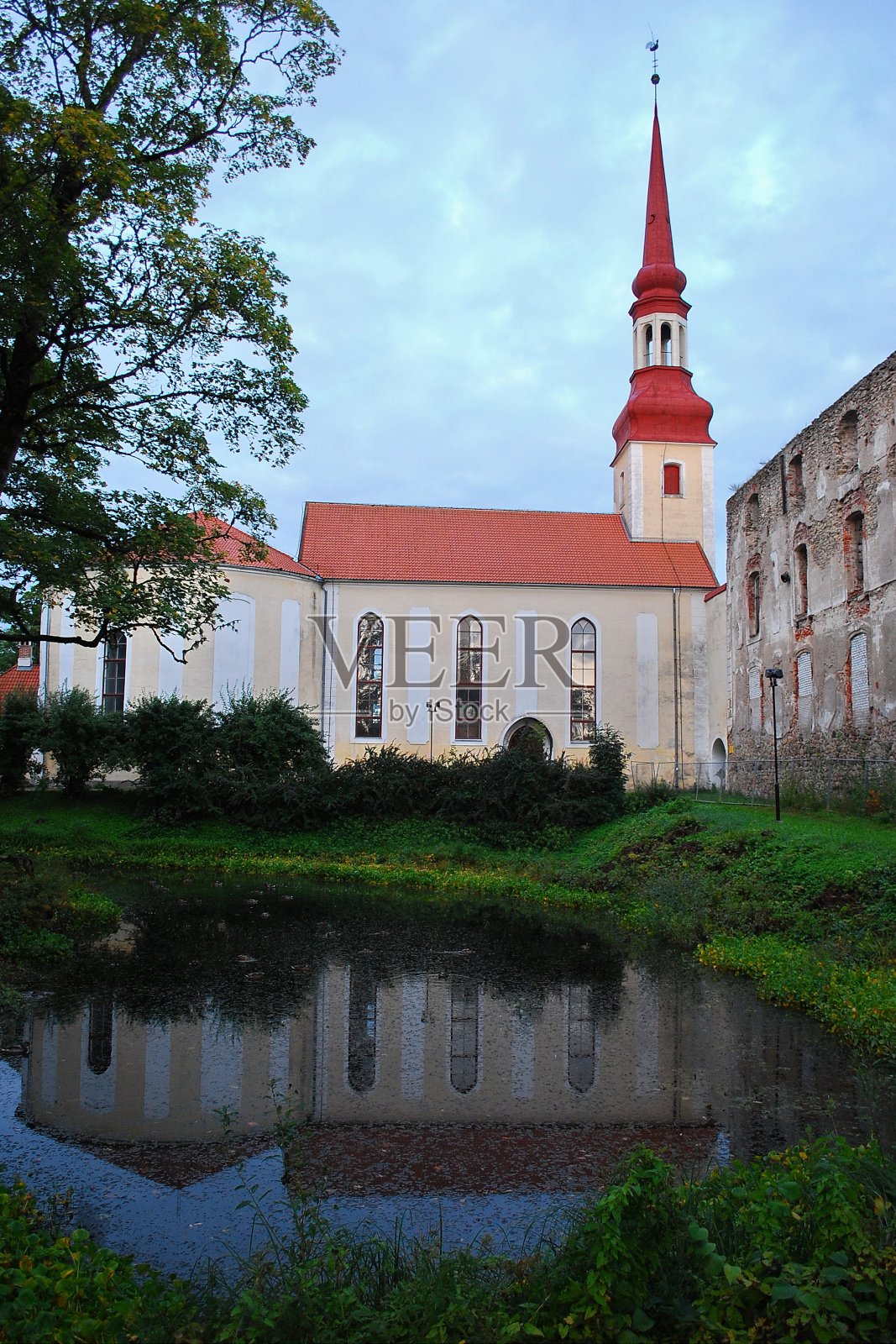 爱沙尼亚波尔特萨马的圣尼古拉斯教堂照片摄影图片