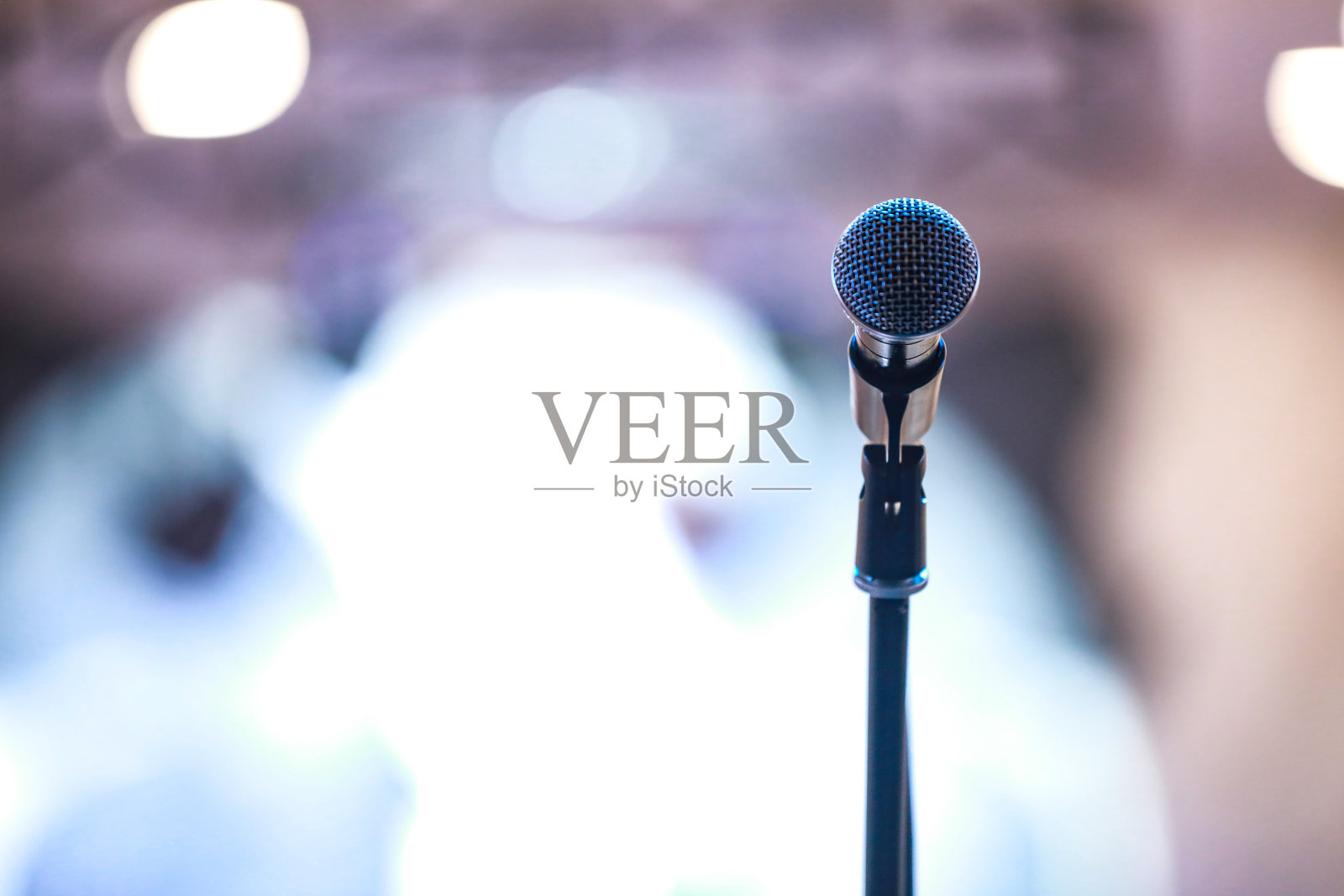 为上台演唱准备的麦克风照片摄影图片