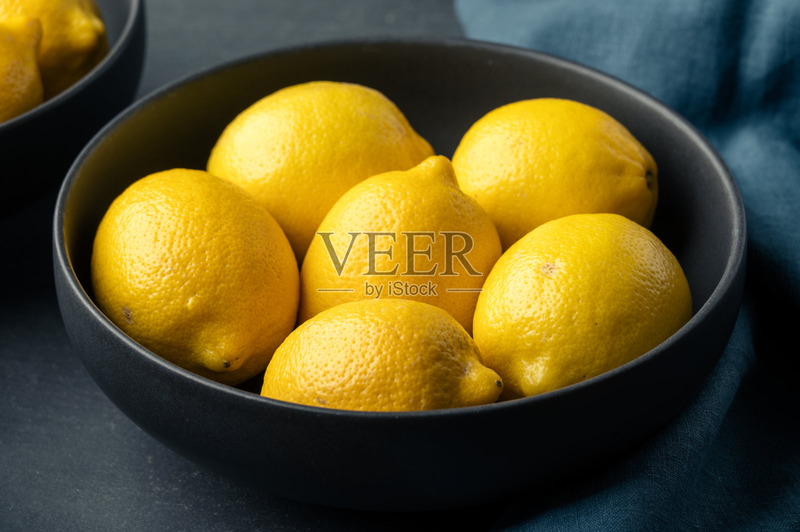 一碗新鲜的阳光柠檬照片摄影图片