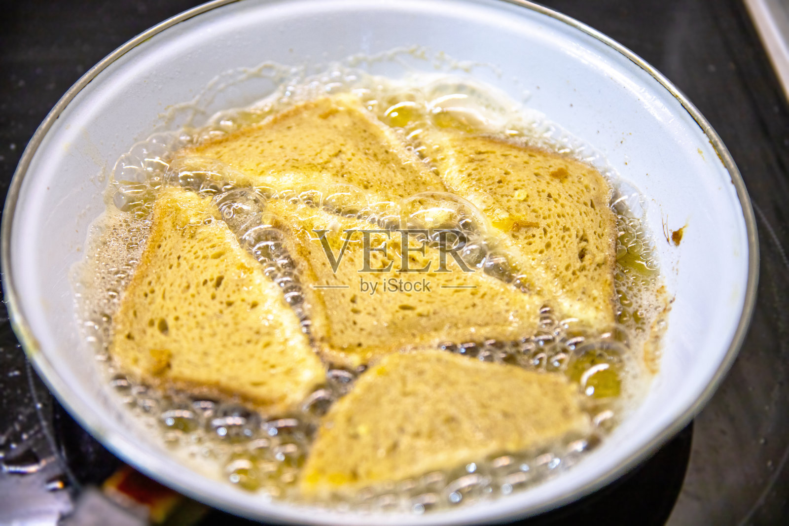 做法式吐司，三角形照片摄影图片