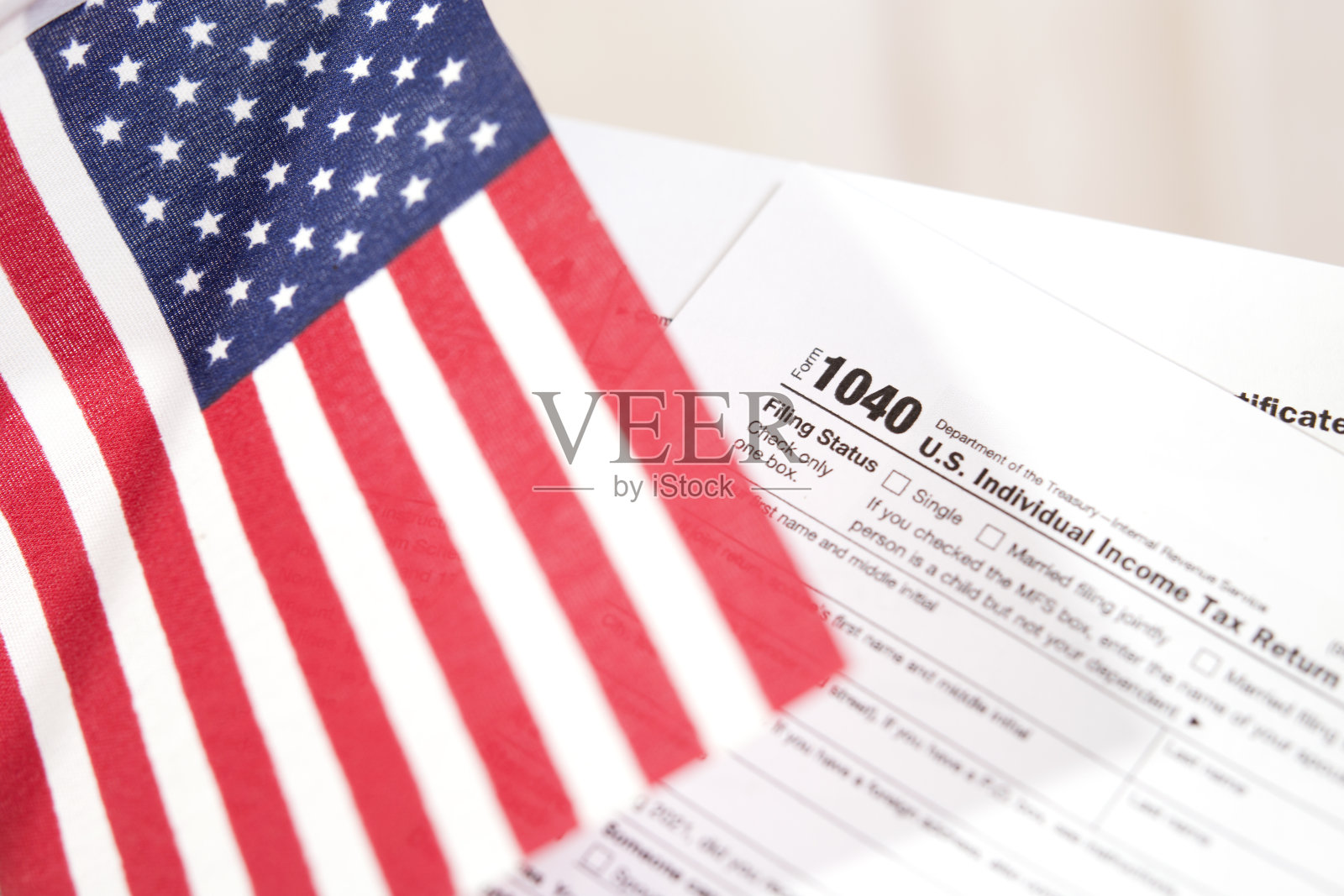 LV美国年度IRS所得税表格。税收的准备工作。照片摄影图片