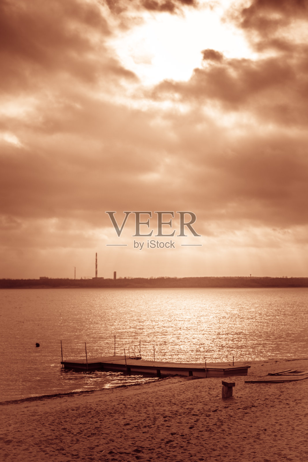 湖上的码头照片摄影图片