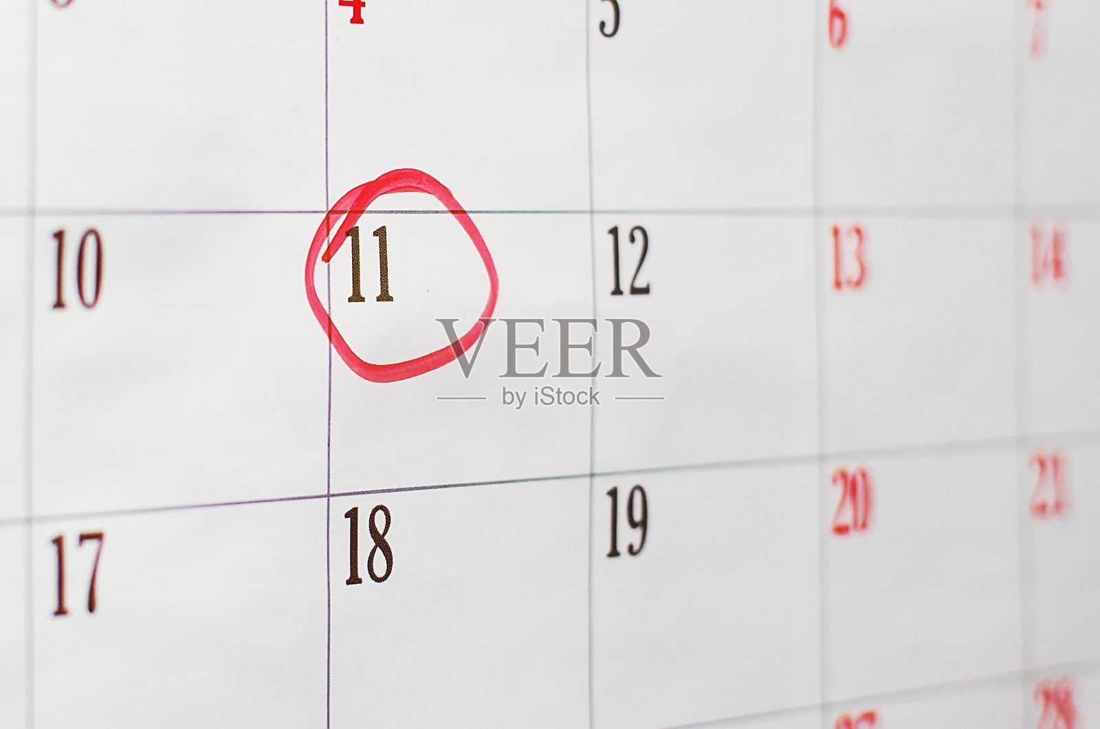 塞瓦斯托波尔，克里米亚- 2015年7月11日:科考船在塞瓦斯托波尔湾。修理一艘历史悠久的海船。照片摄影图片