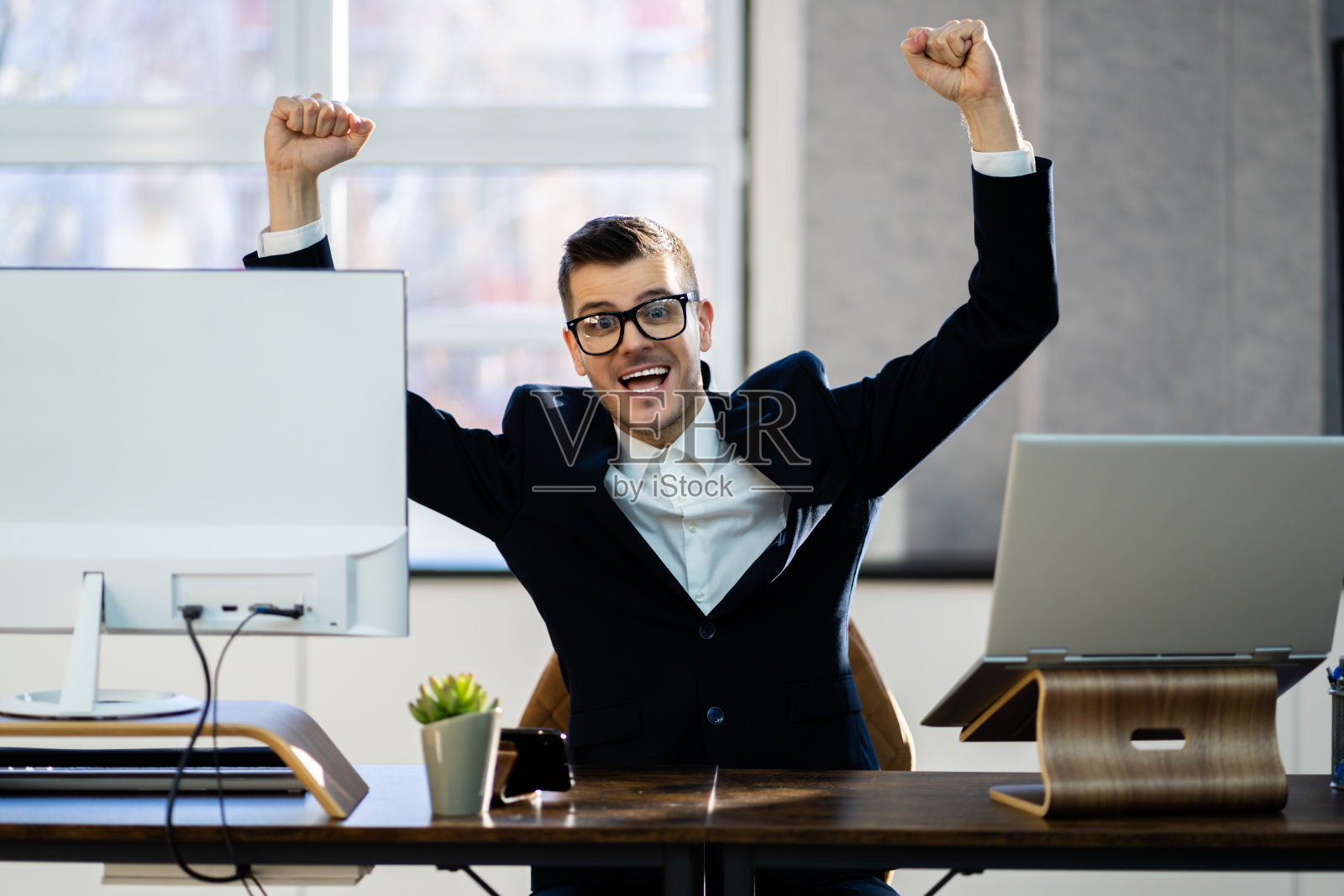 快乐的年轻人生意，新的工作照片摄影图片