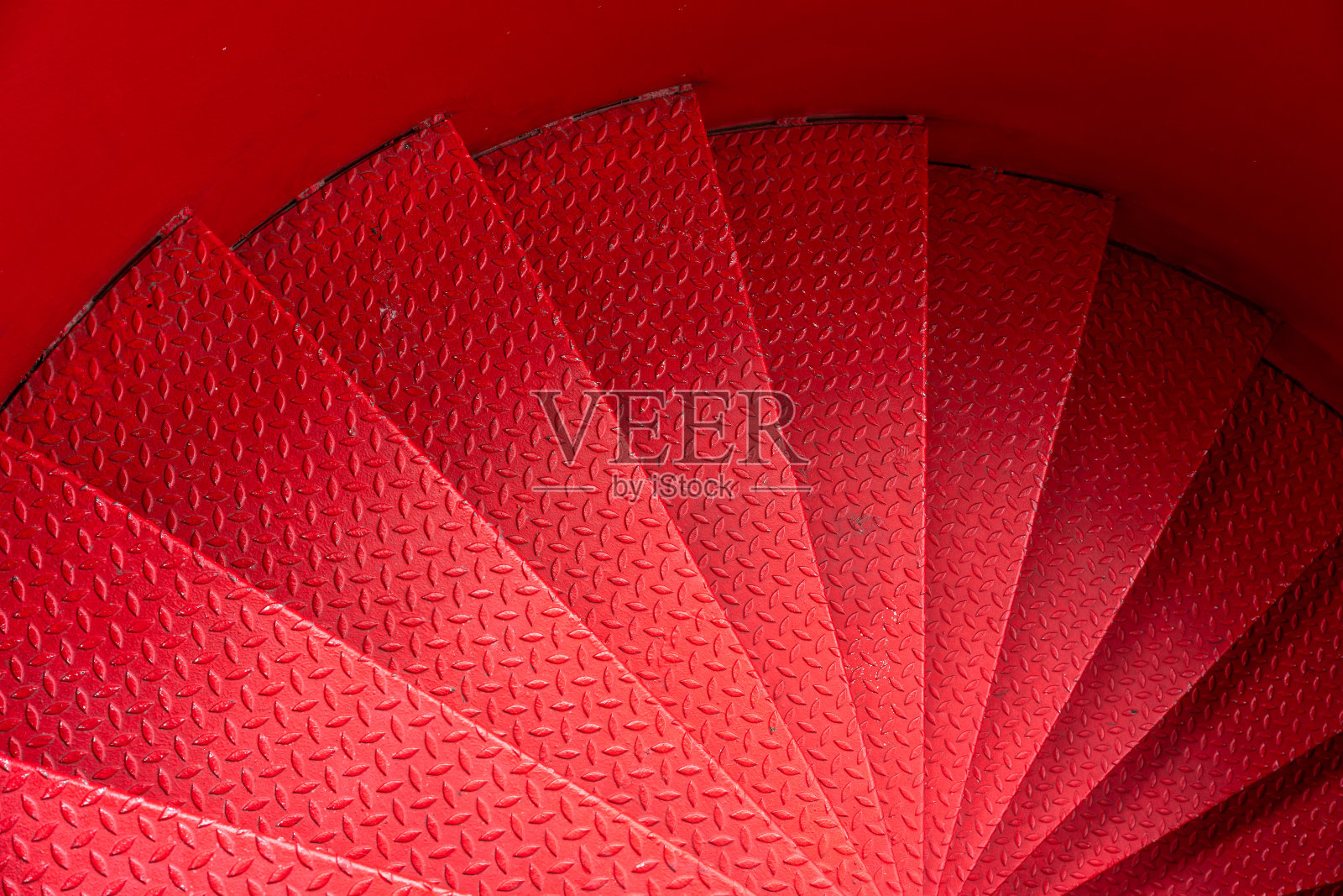 室外金属红色螺旋楼梯照片摄影图片