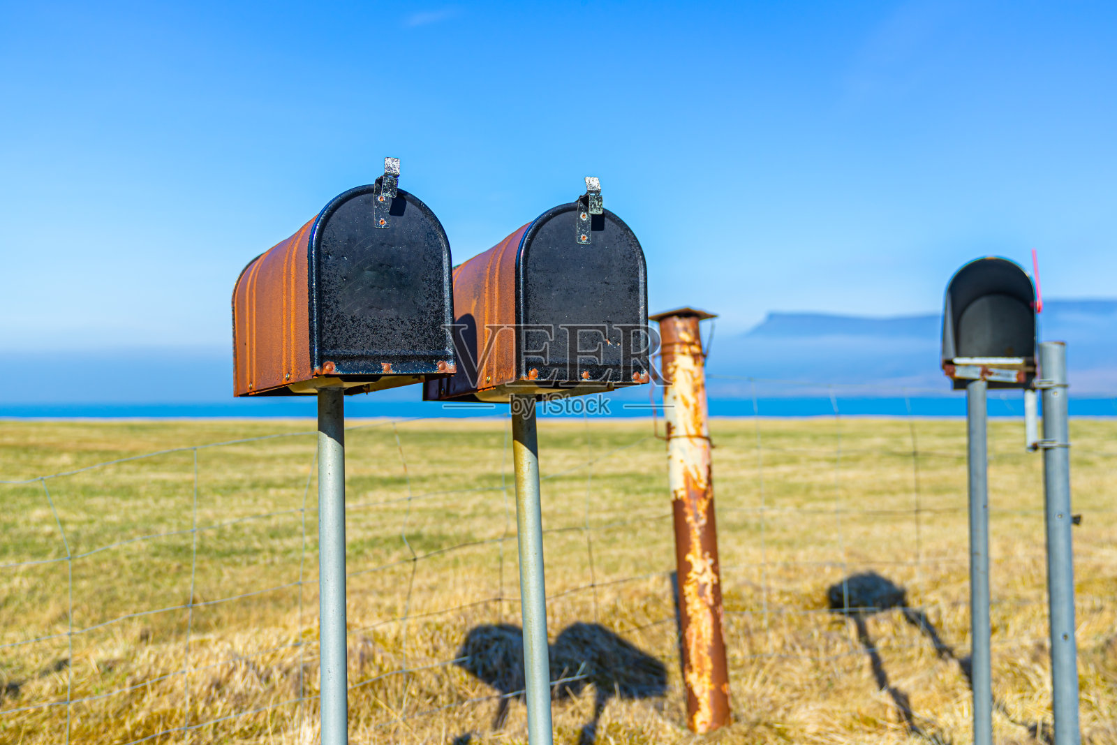 在瓦尔峡湾的老式信箱照片摄影图片