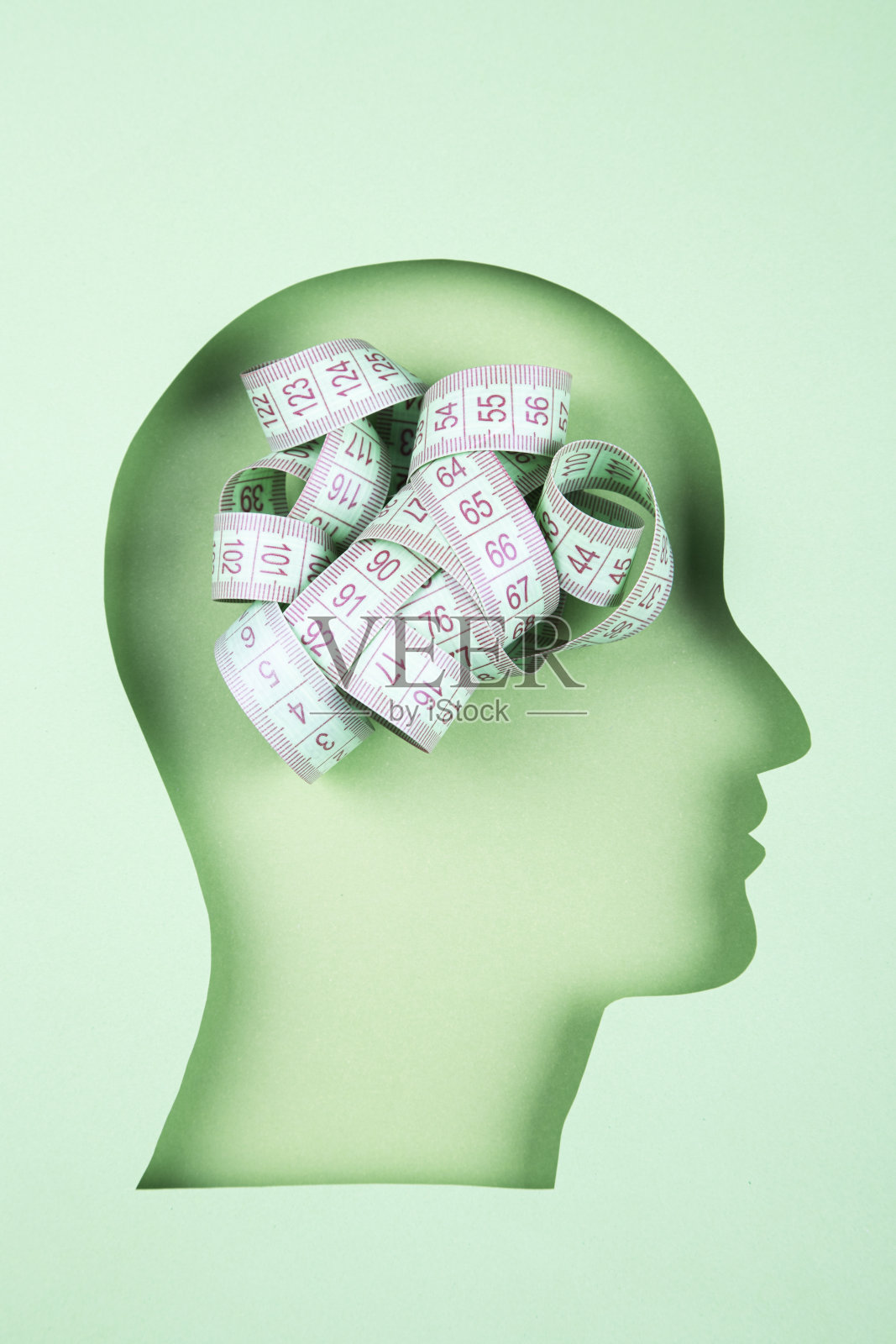 用卷尺测量人头照片摄影图片