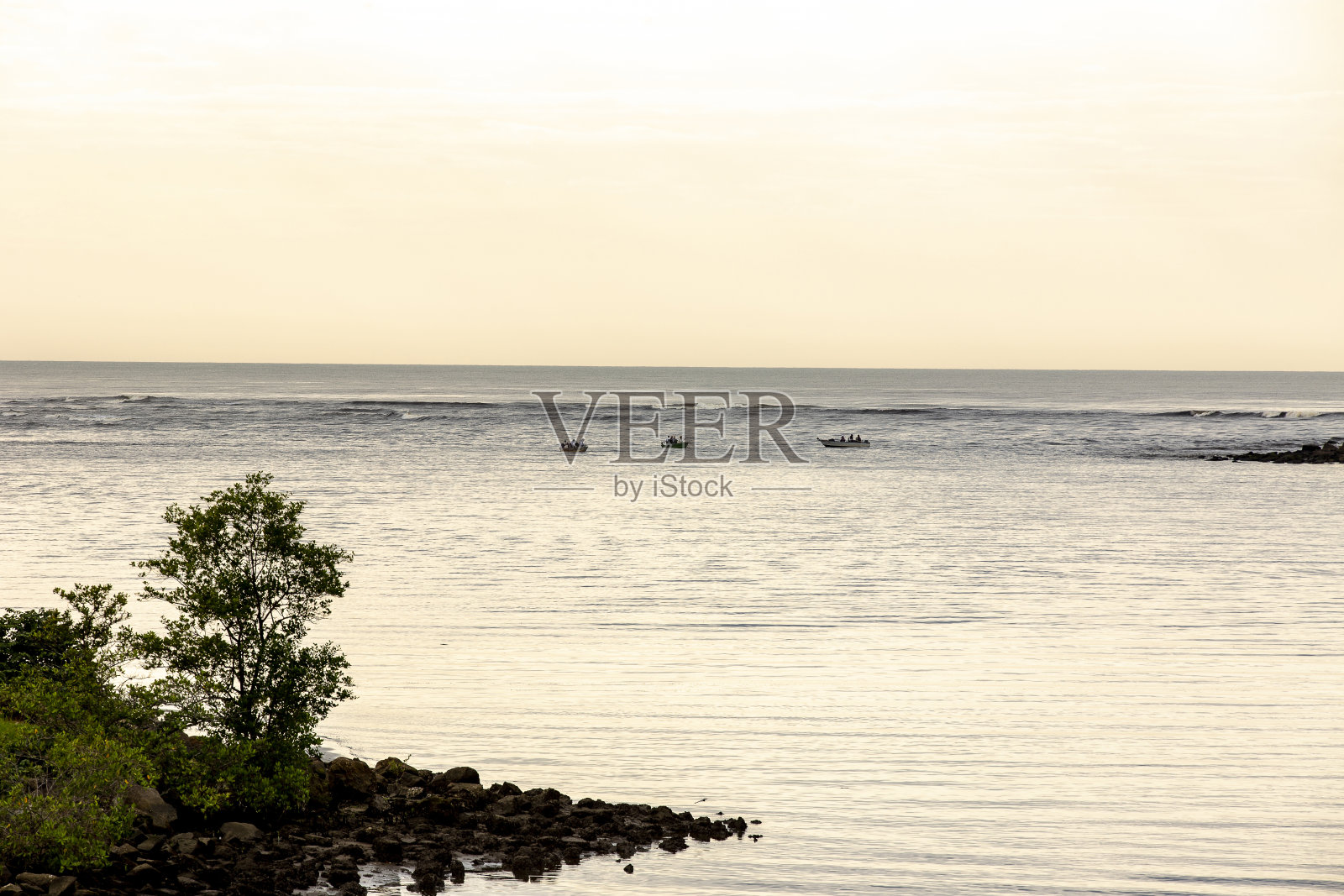 海上渔船景观照片摄影图片