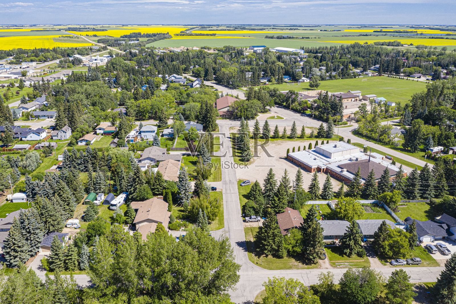 萨斯喀彻温省瓦尔德海姆镇的鸟瞰图照片摄影图片