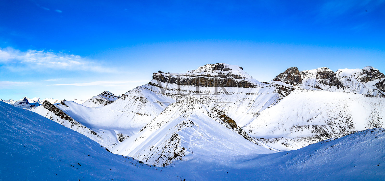 加拿大不列颠哥伦比亚省的路易斯湖滑雪场照片摄影图片