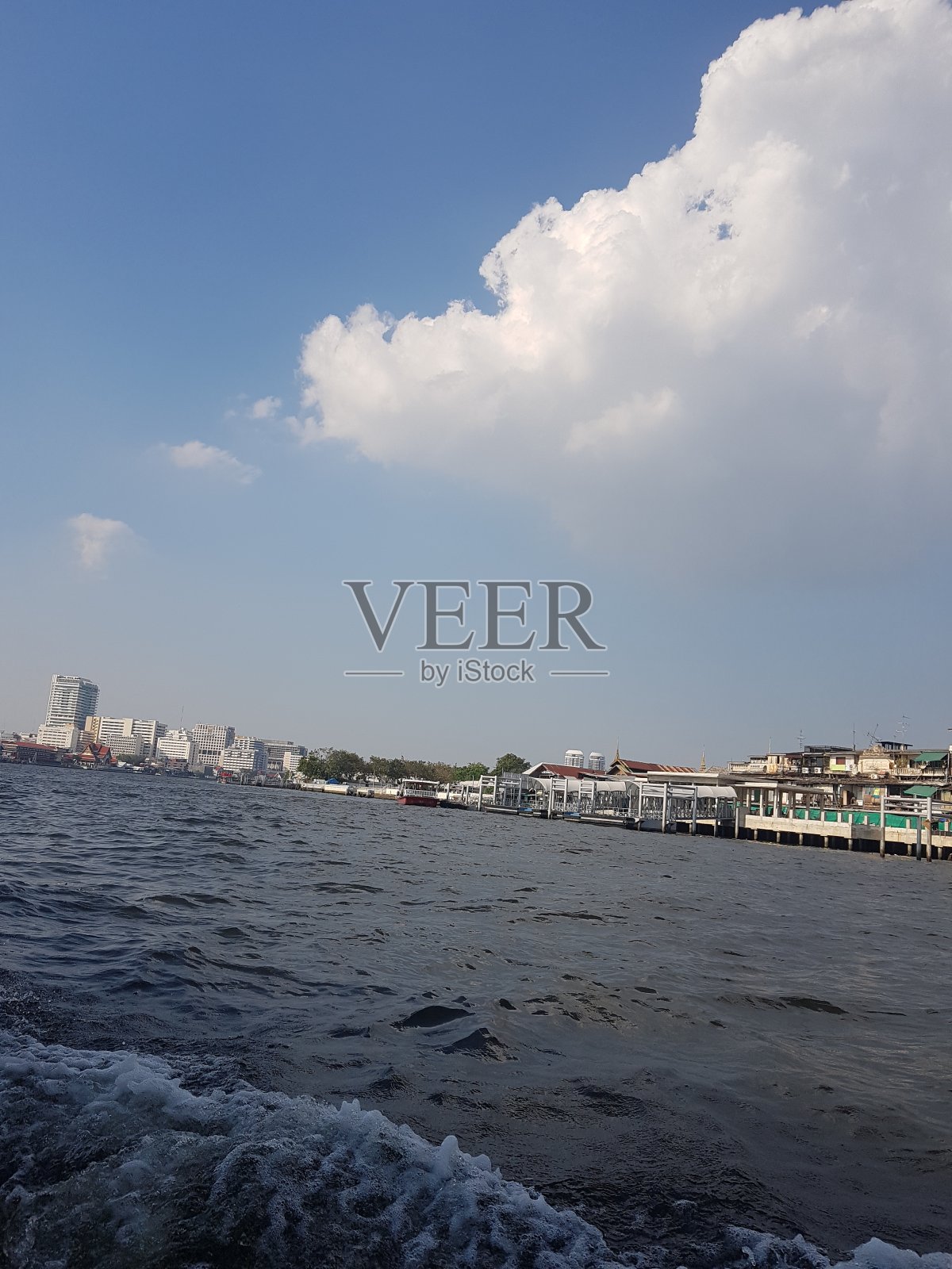 湄南河周围的景色-曼谷照片摄影图片