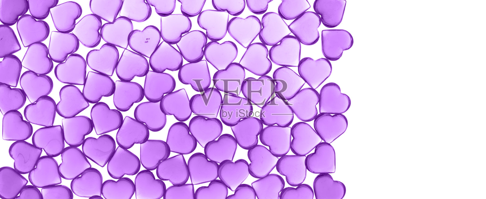 情人节的概念是许多紫色背景的小心形照片摄影图片